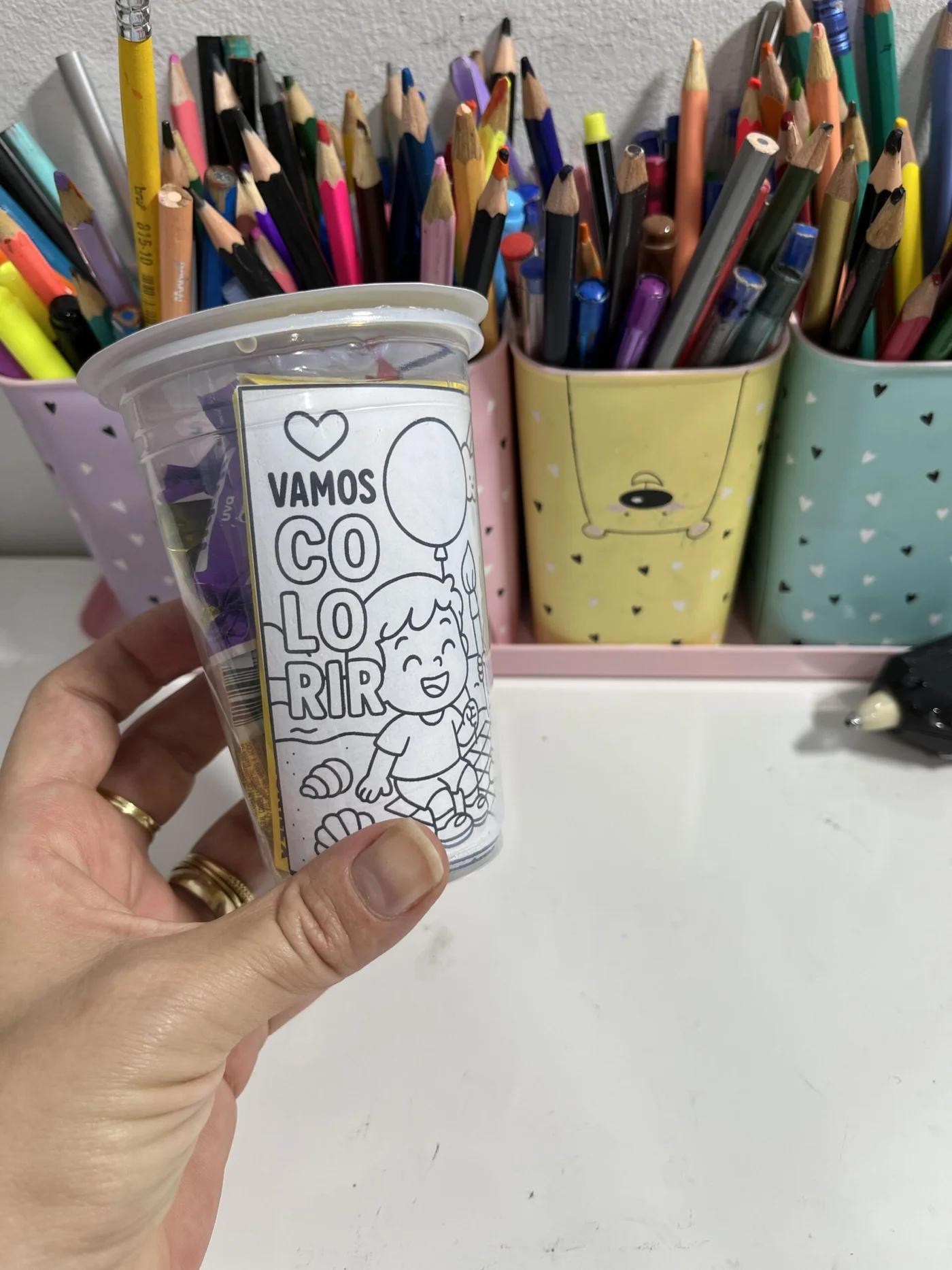 Lembrancinha no copo dia das crianças — amostra 2: Lembrancinha no copo dia das crianças Vai com 5 folhinhas para pintura…