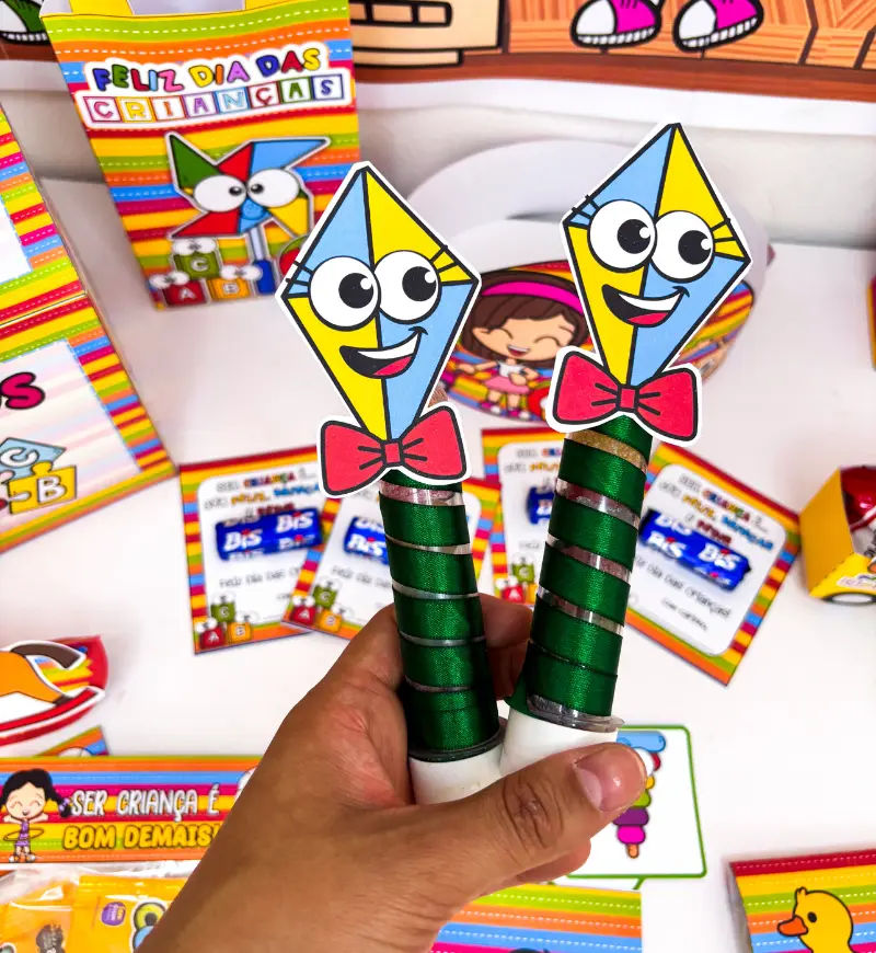 Lembrancinhas Dia das Crianças: Kit em PDF com Tema Brinquedos — amostra 7: Celebre com lembrancinhas do Dia das Crianças…