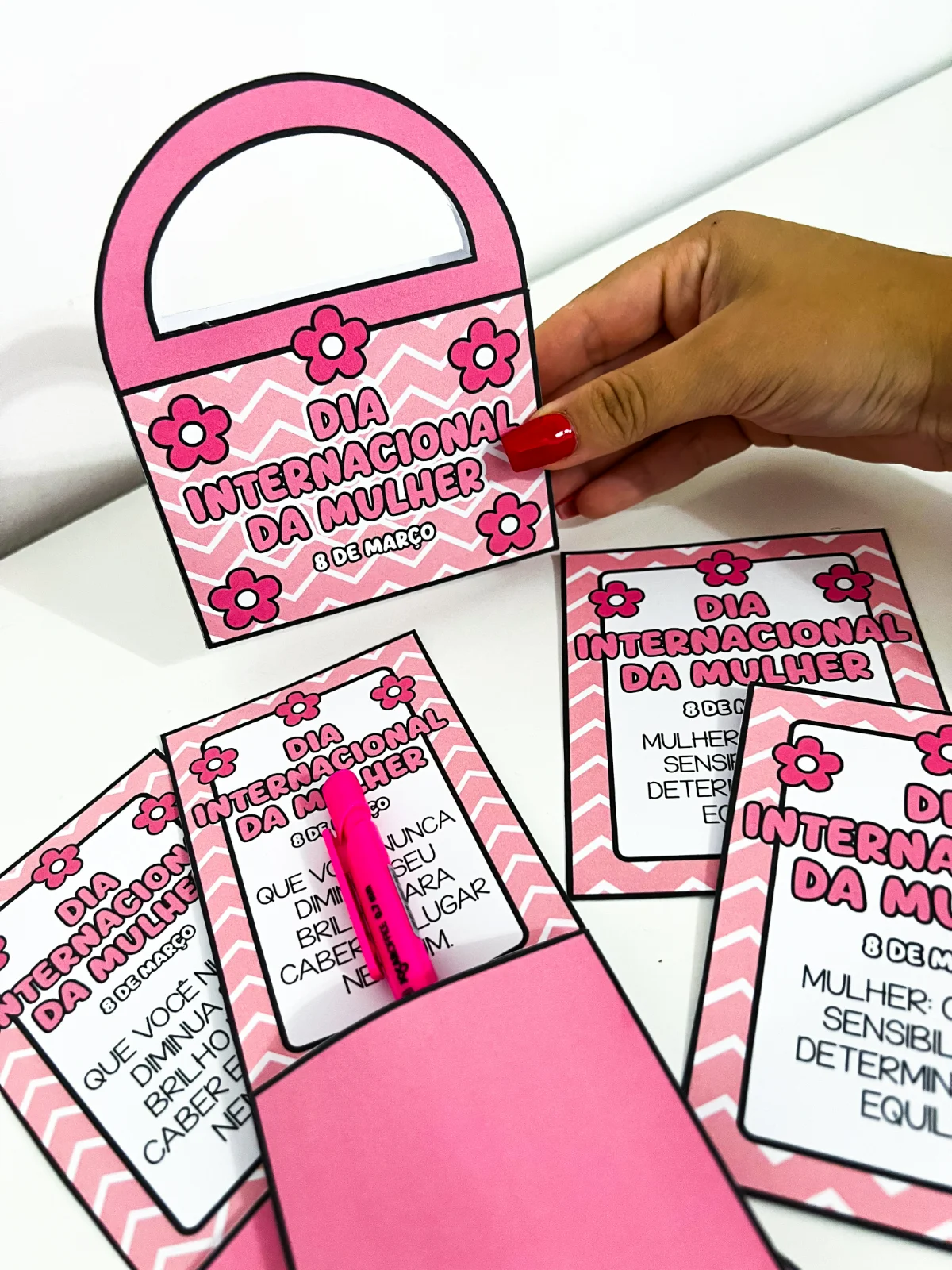 Lembrancinhas Dia Internacional da Mulher — amostra 2: Ideal para escolas e homenagens, é uma lembrança simples, funcional…