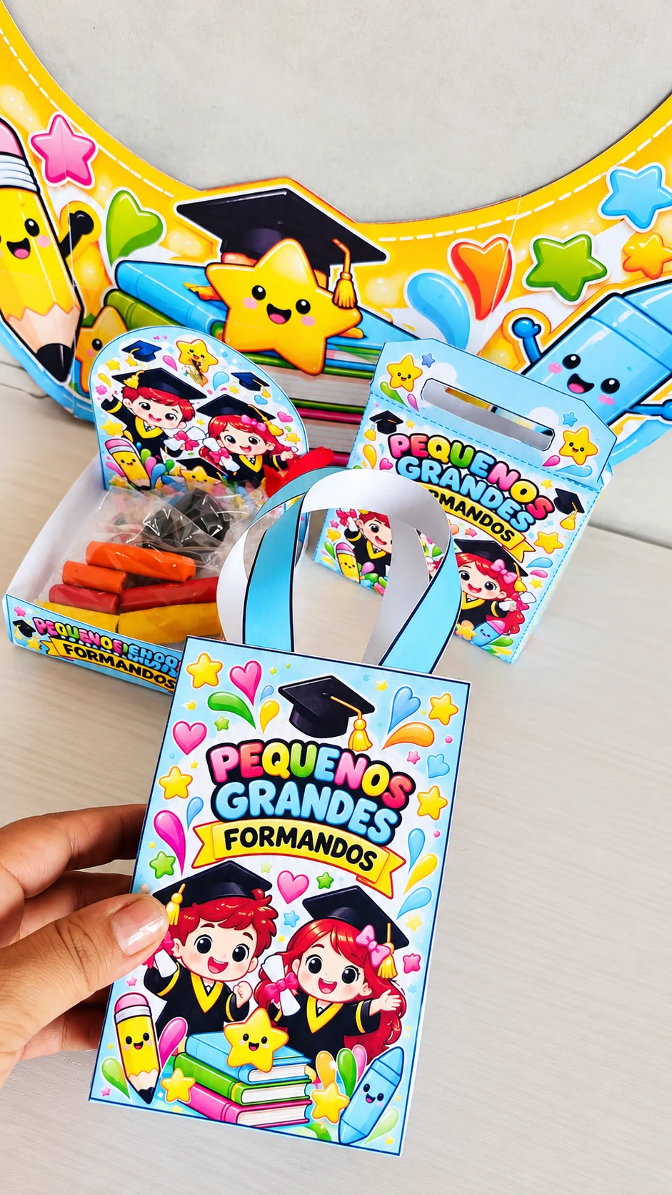 Lembrancinhas e Moldura de Formatura Infantil PDF — amostra 3: Mini Kit de Formatura Infantil com moldura de fotos e 3…
