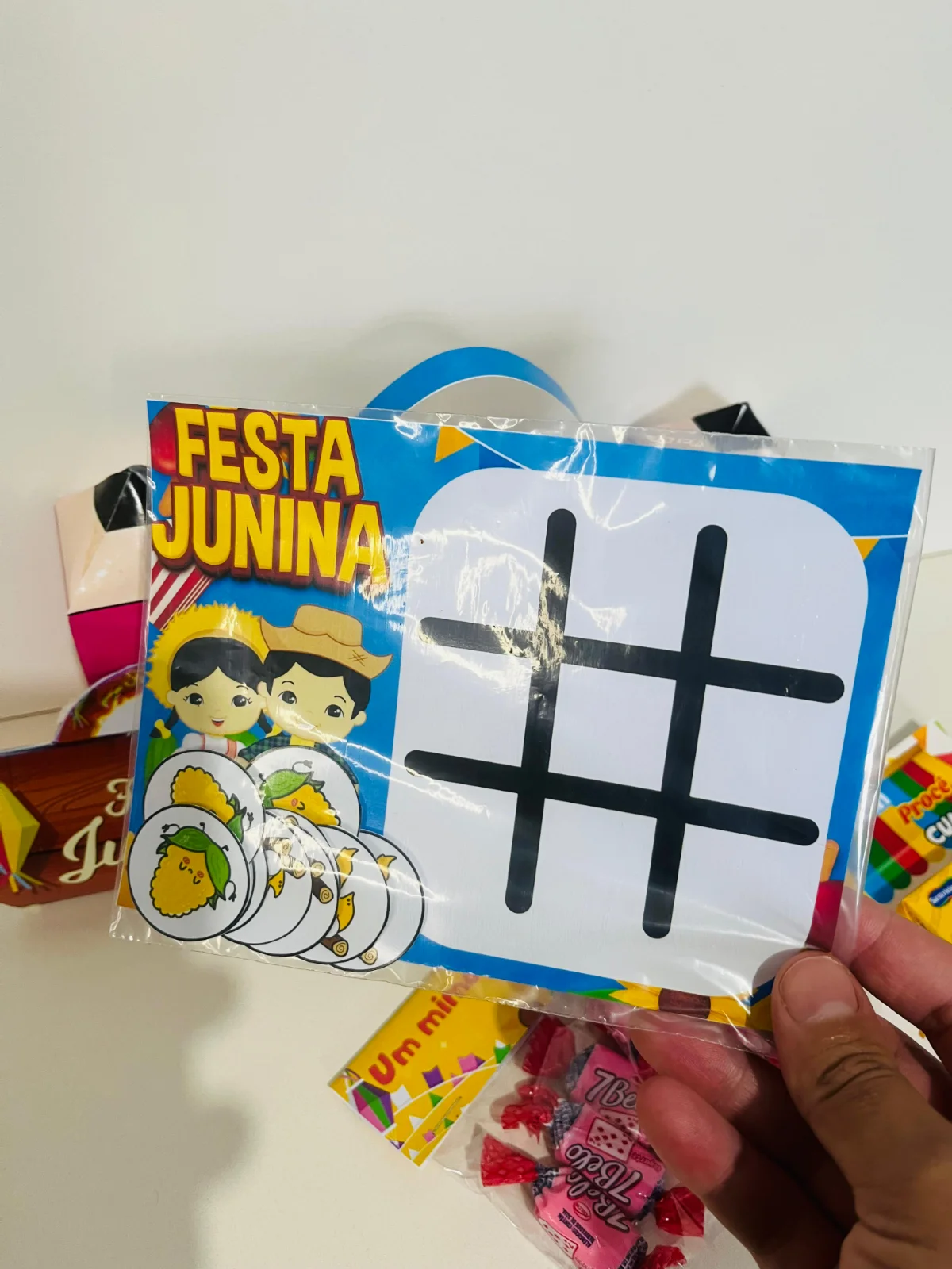 Lembrancinhas Festa Junina – PDF para Imprimir — amostra 3: Festa boa tem alegria, música e muita guloseima