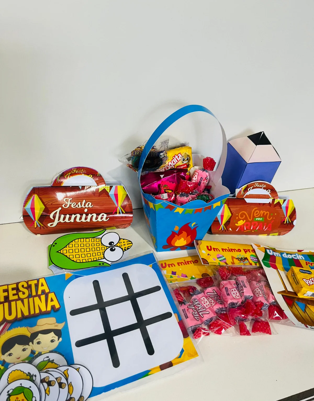 Lembrancinhas Festa Junina – PDF para Imprimir — amostra 4: Festa boa tem alegria, música e muita guloseima