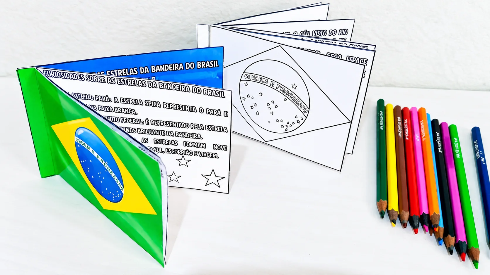LIVRINHO INFORMATIVO – DIA DA BANDEIRA LÚDICO — amostra 2: O material contém