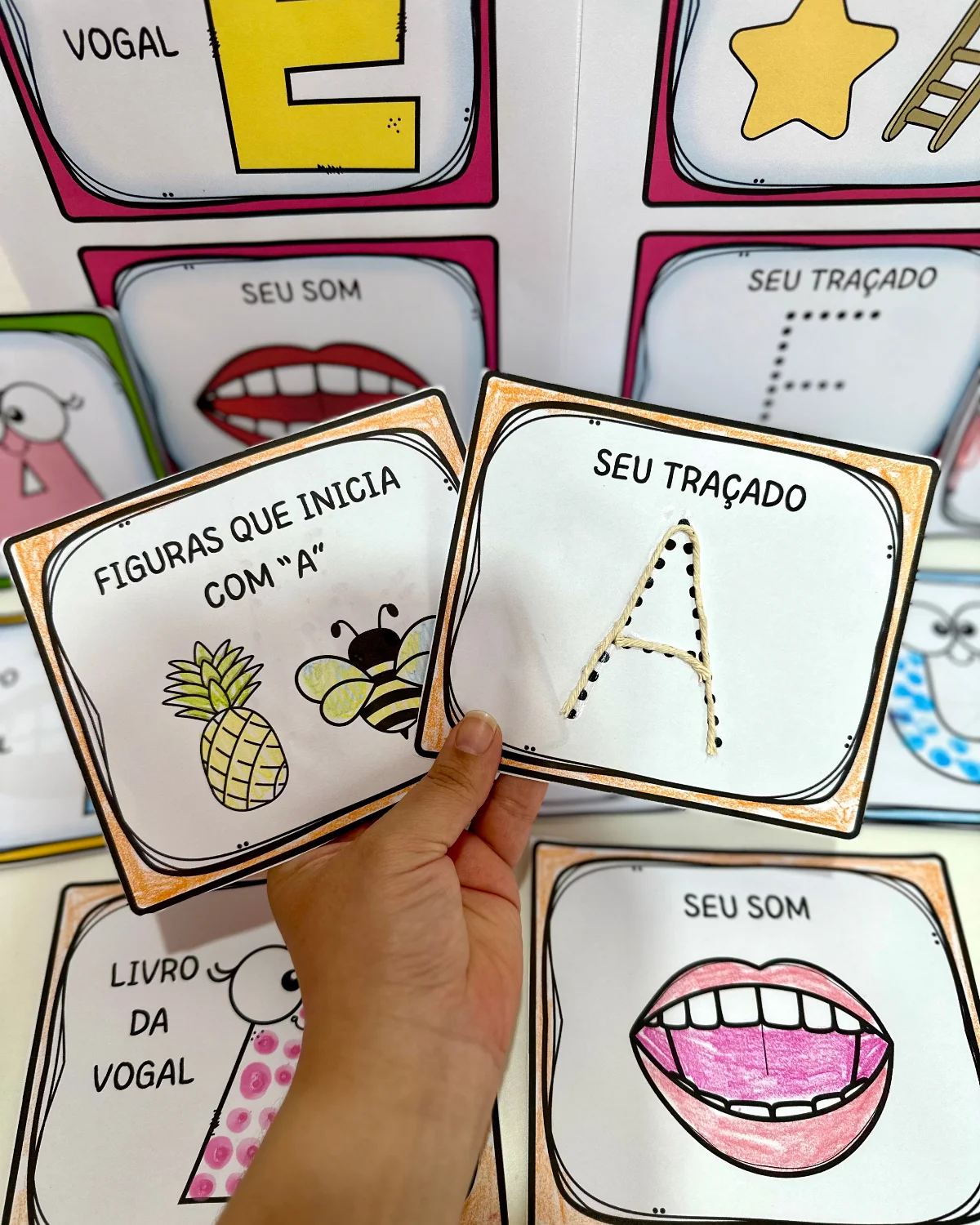 Livrinhos das Vogais: Traçado, Som e Consciência Fonológica — amostra 3: Aprender as vogais ficou mais divertido