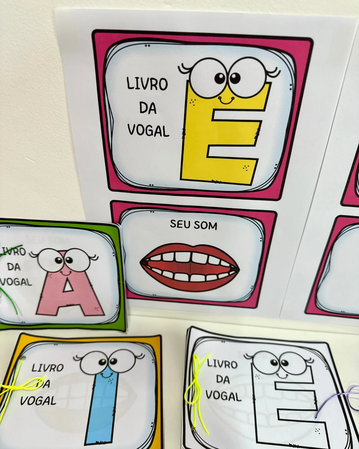 Livrinhos das Vogais: Traçado, Som e Consciência Fonológica — amostra 4: Aprender as vogais ficou mais divertido