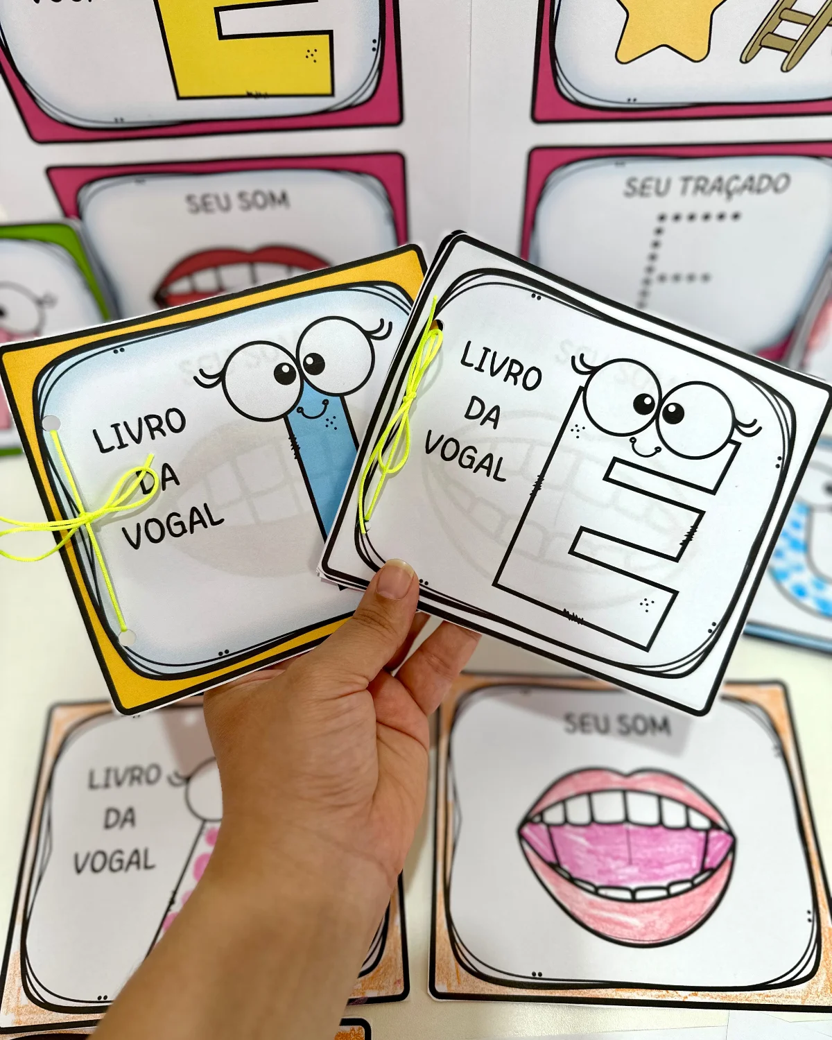 Livrinhos das Vogais: Traçado, Som e Consciência Fonológica — capa do material