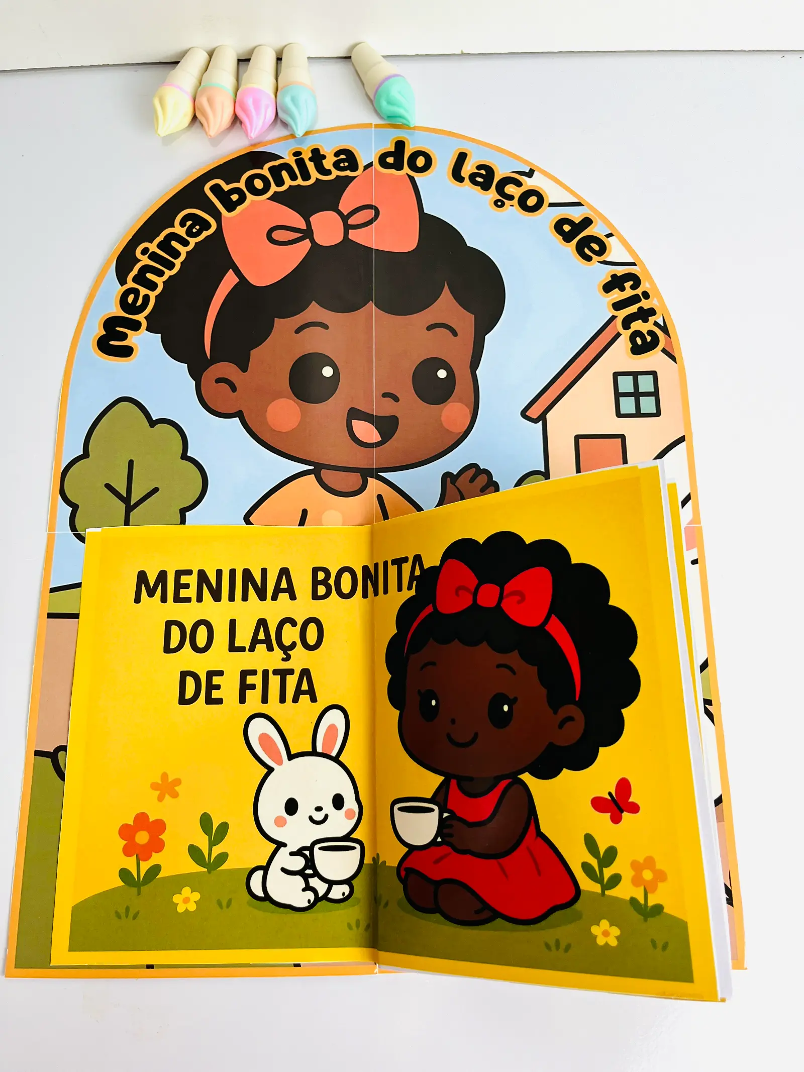 LIVRO 3D — MENINA BONITA DO LAÇO DE FITA — capa do material