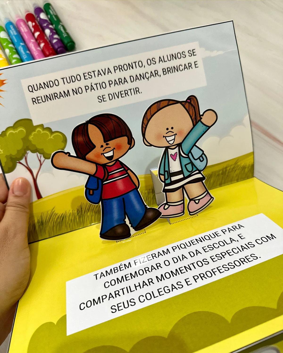 Livro 3D O Dia da Escola - Recurso Interativo e Lúdico — amostra 2: Sobre o Livro 3D O Dia da Escola - Recurso Interativo e…
