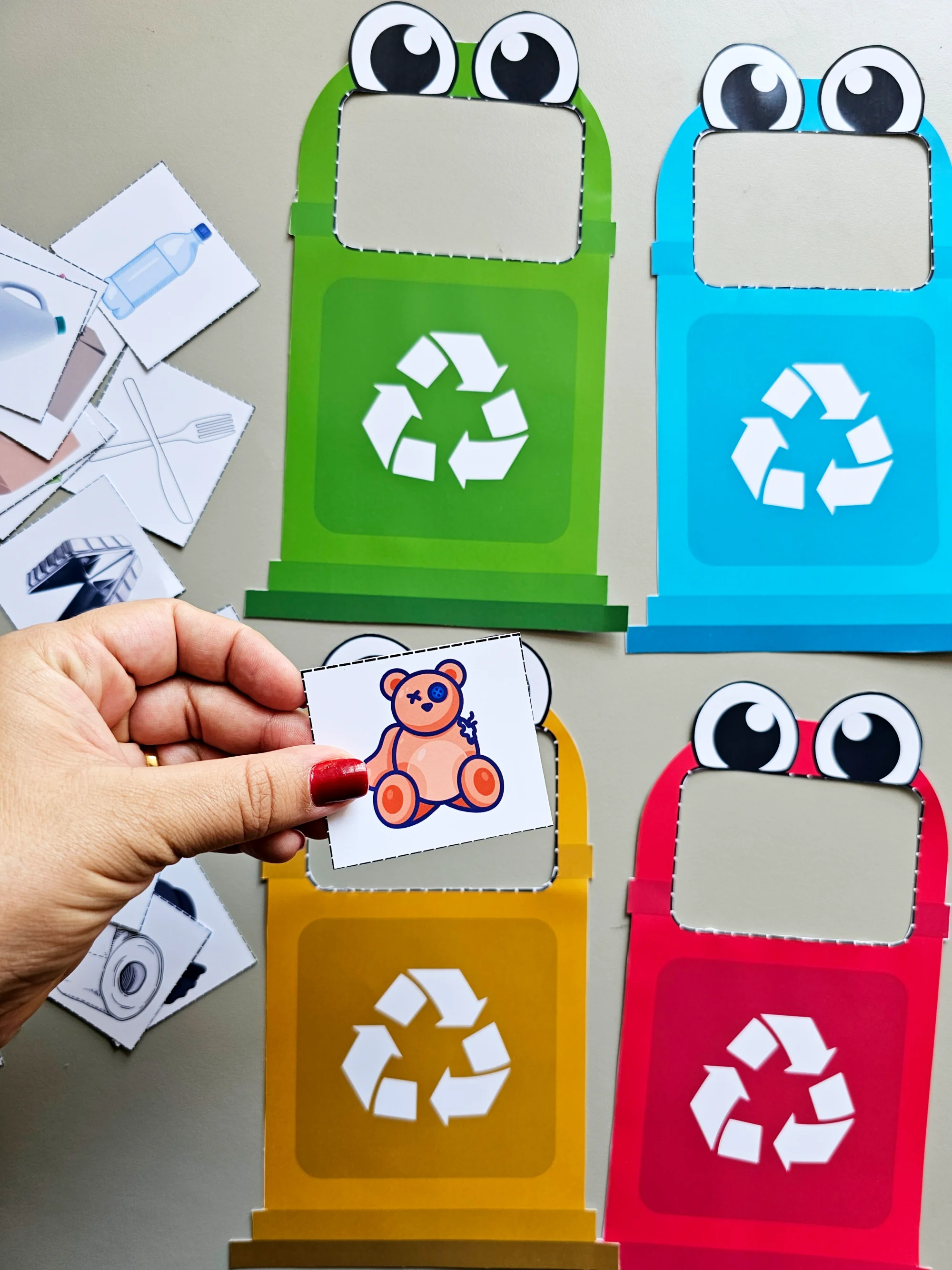 LIXEIRINHAS DA RECICLAGEM – CIÊNCIAS ANOS INICIAIS E INFANTIL — amostra 3: O Jogo Pedagógico Lixeirinhas da Reciclagem , os… LIXEIRINHAS DA RECICLAGEM – CIÊNCIAS ANOS INICIAIS E INFANTIL — amostra 3: O Jogo Pedagógico Lixeirinhas da Reciclagem , os…
