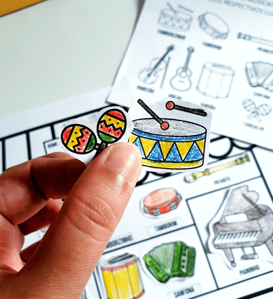 Loja do Mestre André: Luva Musical e Atividade em PDF — amostra 7: Trabalhe música e instrumentos musicais na Educação…