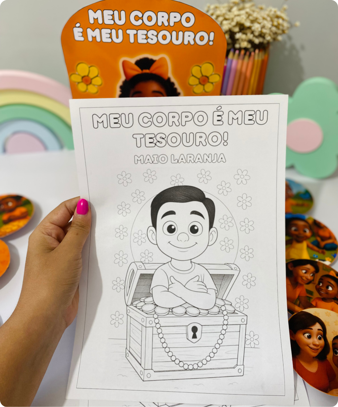 Luva de histórias de Maio Laranja para imprimir — amostra 5: Leve a história de Nina para a sala com uma luva de histórias…
