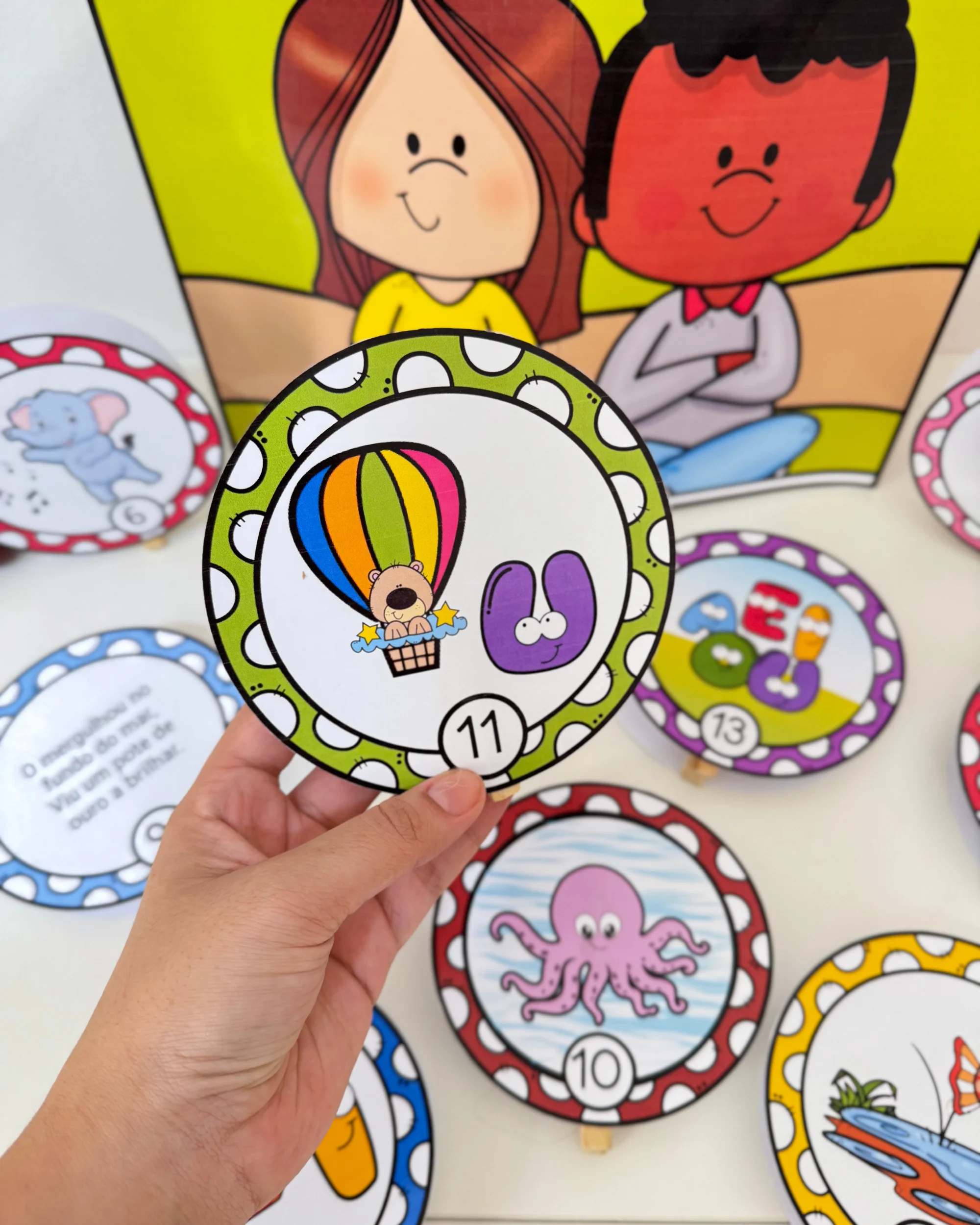 Luva Gigante “A Aventura das Vogais” para Educação Infantil e Anos Iniciais — amostra 1: Recurso lúdico e visual “A…