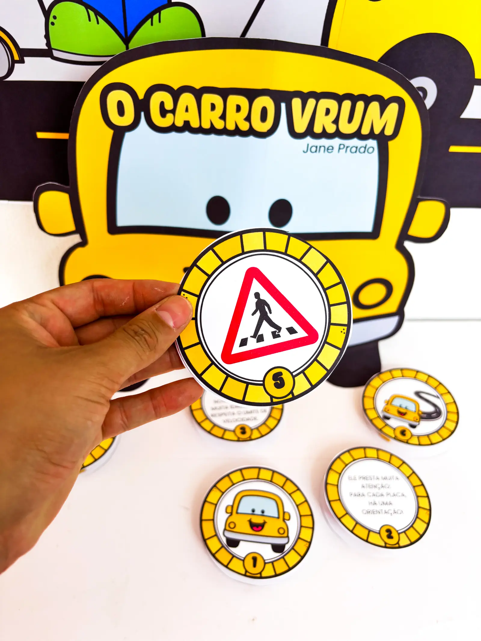 Luva: O Carro Vrum - Recurso Lúdico para a Semana do Trânsito — amostra 2: Luva de história em formato de carro inspirada…