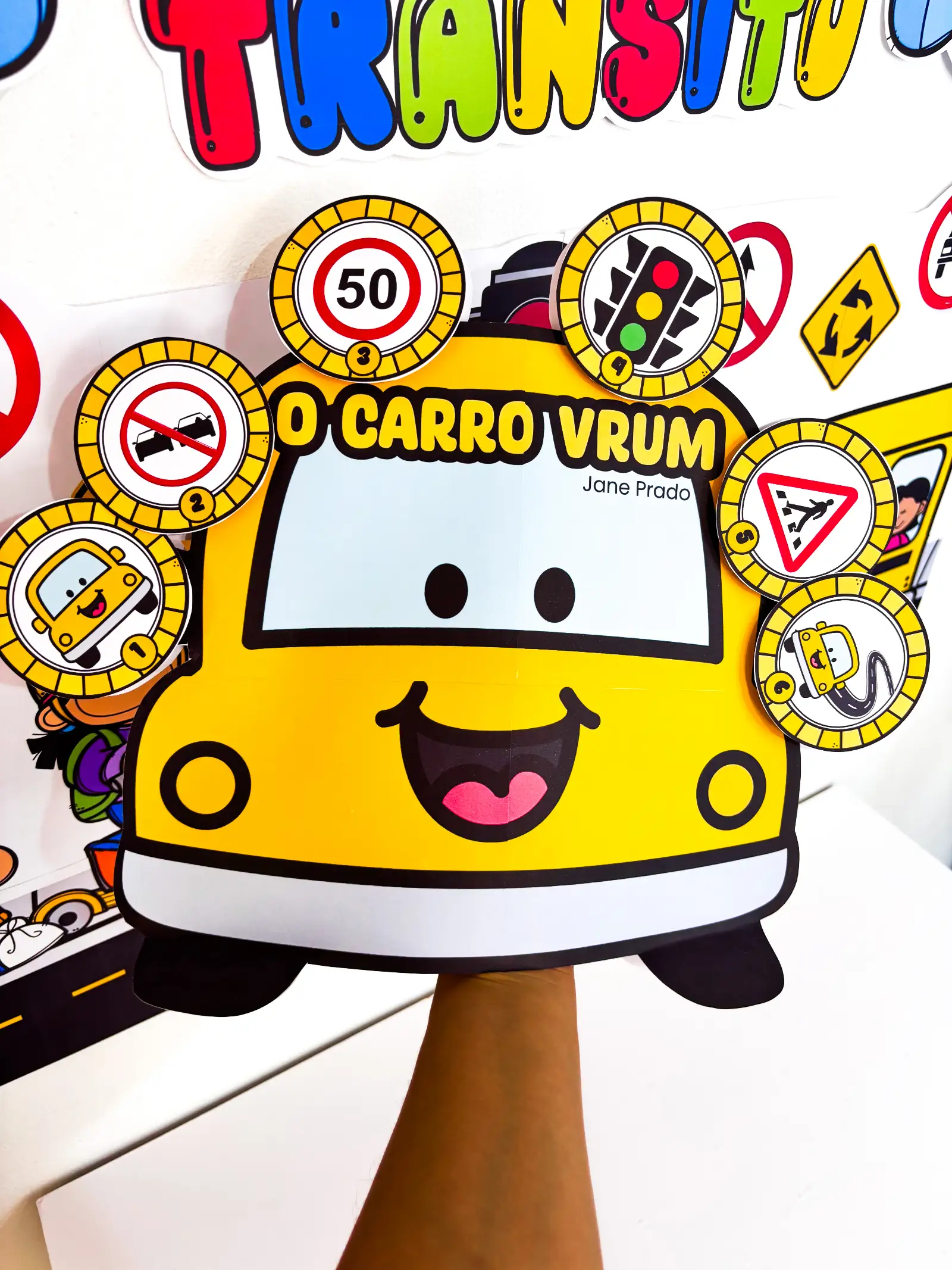Luva: O Carro Vrum - Recurso Lúdico para a Semana do Trânsito — amostra 4: Luva de história em formato de carro inspirada…