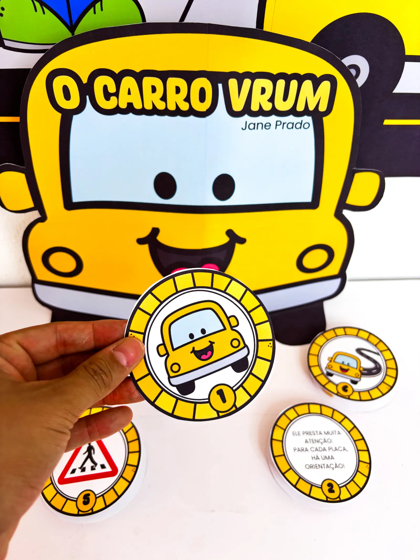 Luva: O Carro Vrum - Recurso Lúdico para a Semana do Trânsito — amostra 5: Luva de história em formato de carro inspirada…
