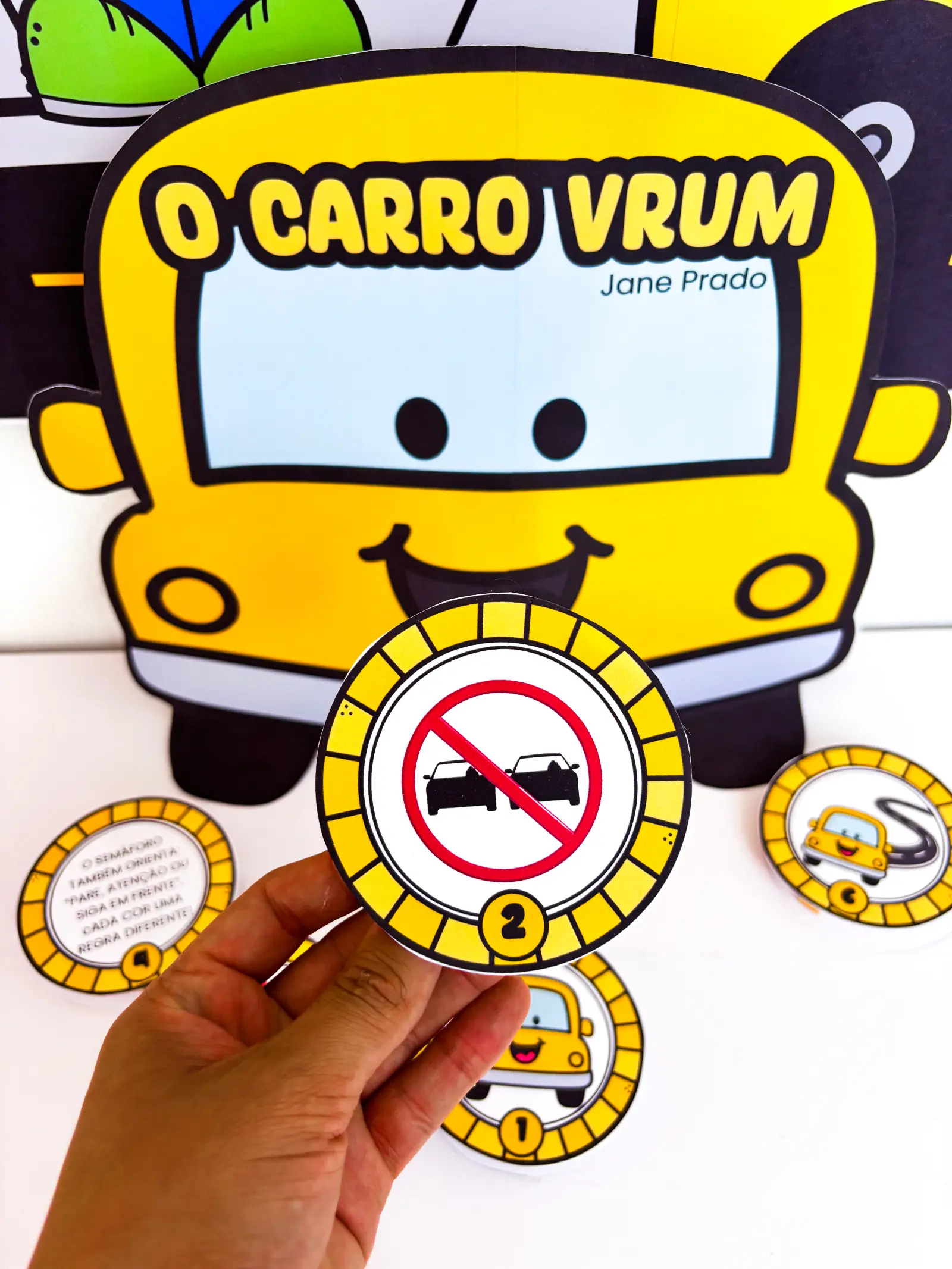 Luva: O Carro Vrum - Recurso Lúdico para a Semana do Trânsito — amostra 6: Luva de história em formato de carro inspirada…