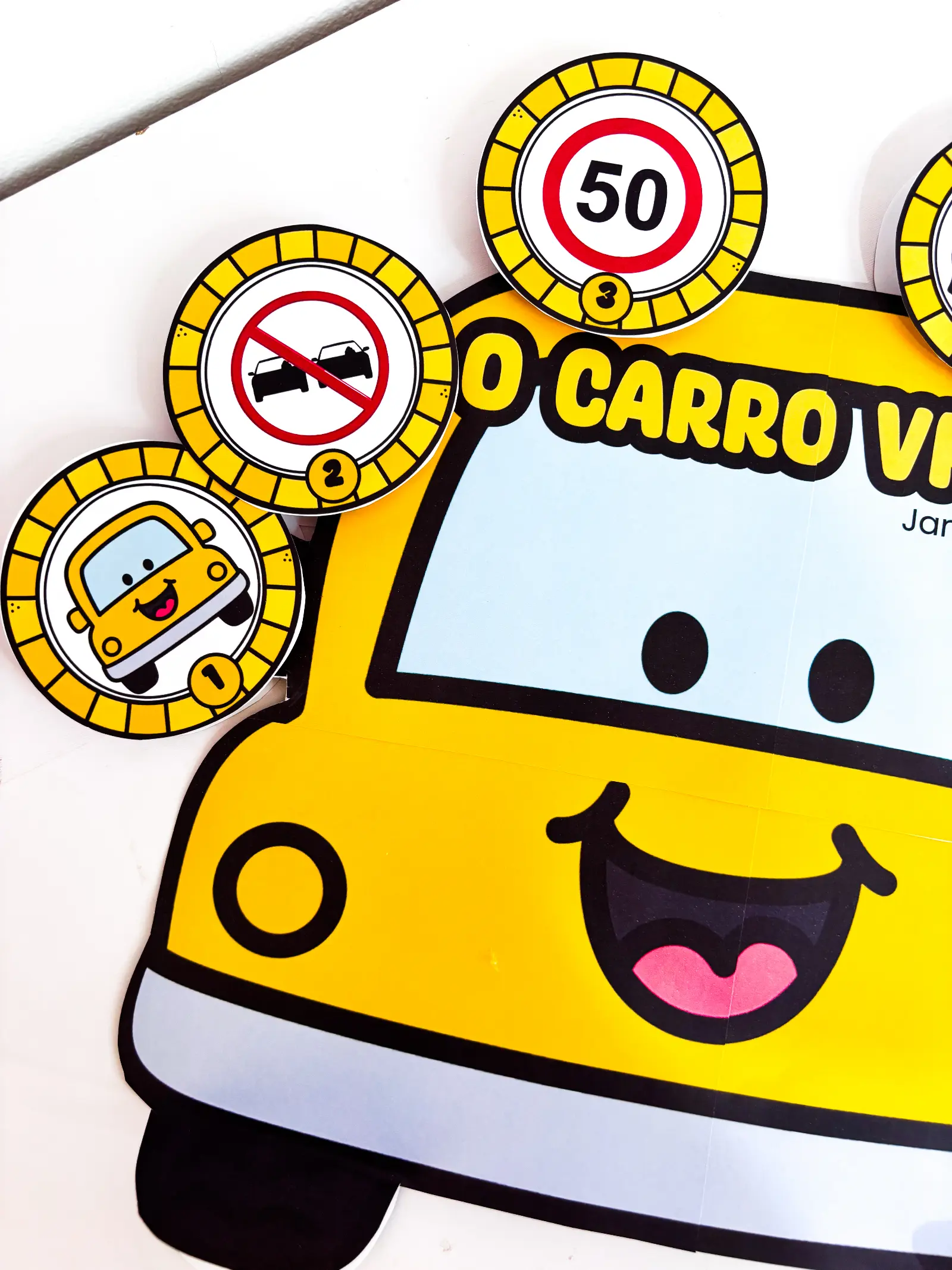 Luva: O Carro Vrum - Recurso Lúdico para a Semana do Trânsito — amostra 7: Luva de história em formato de carro inspirada…