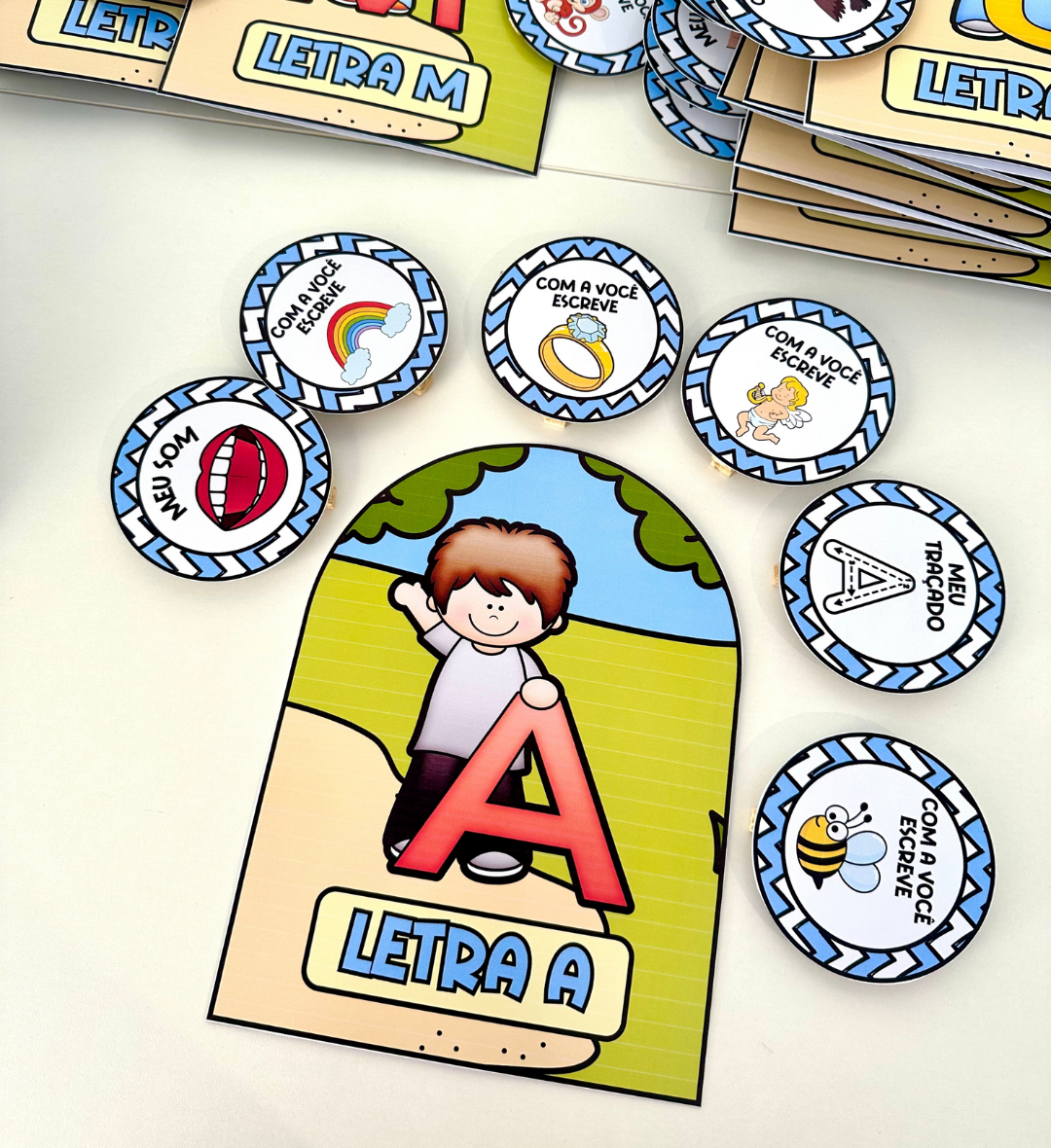 Luvas do Alfabeto em PDF para Educação Infantil — amostra 4: Para quem é indicado