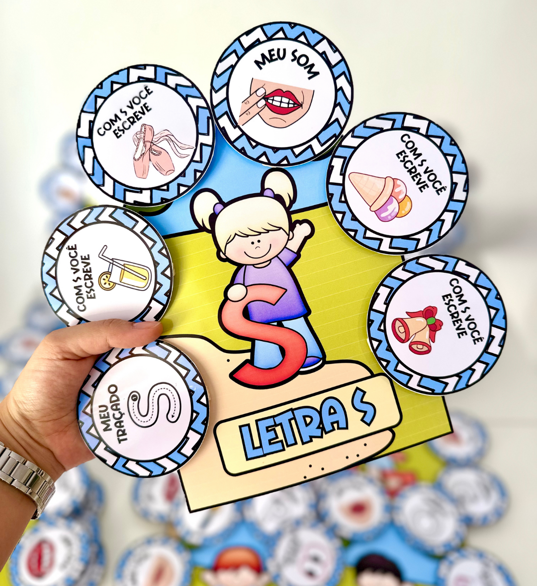 Luvas do Alfabeto em PDF para Educação Infantil — amostra 6: Explore letras, sons e vocabulário com as Luvas do Alfabeto:…