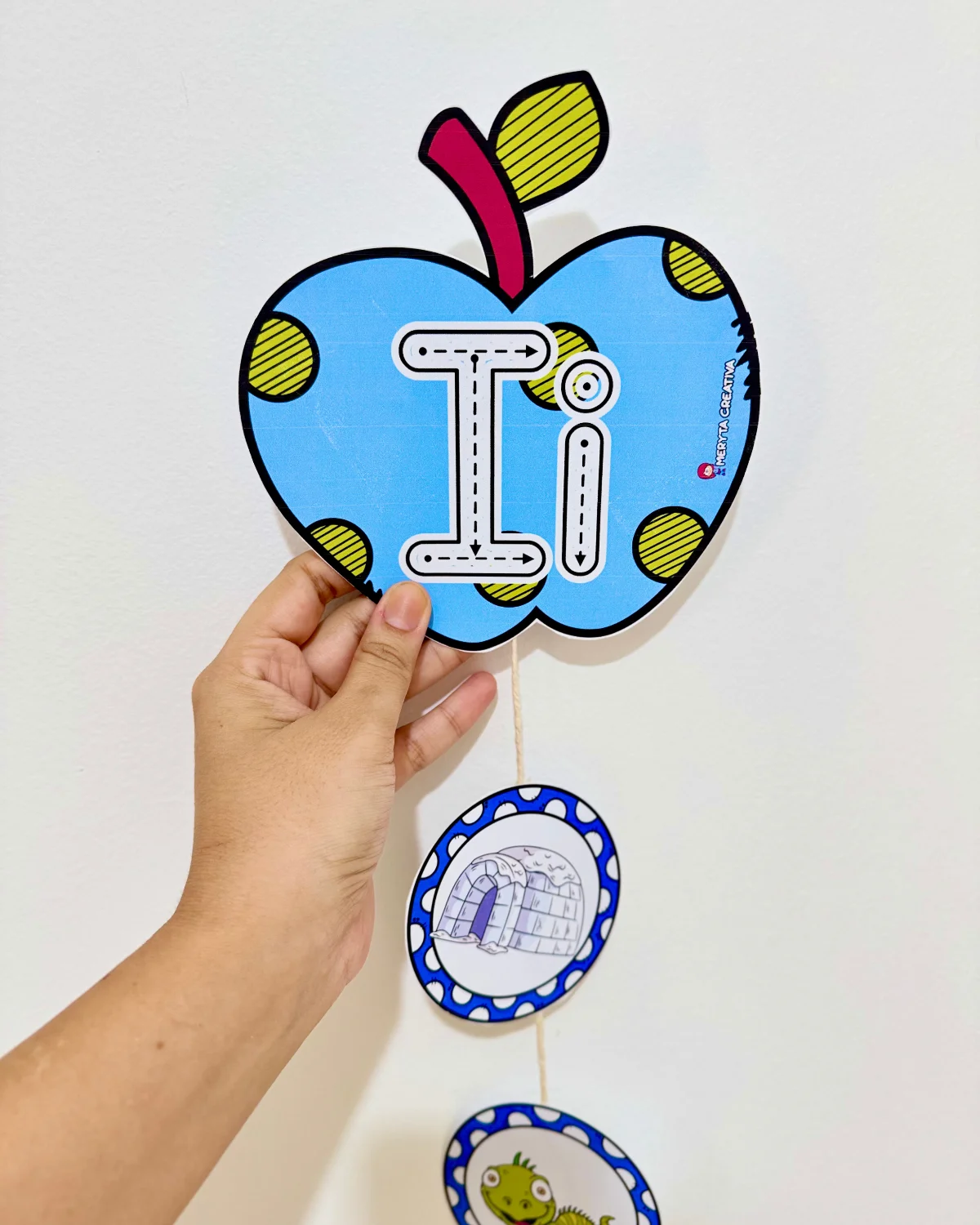 Maçã das Vogais – Recurso Visual para Educação Infantil — amostra 1: O recurso visual “Maçã das Vogais” foi desenvolvido…