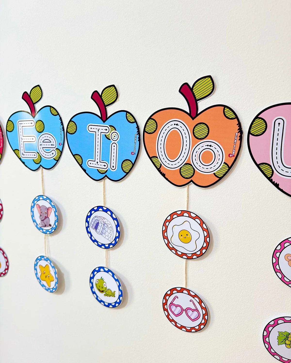 Maçã das Vogais – Recurso Visual para Educação Infantil — amostra 3: O recurso visual “Maçã das Vogais” foi desenvolvido…