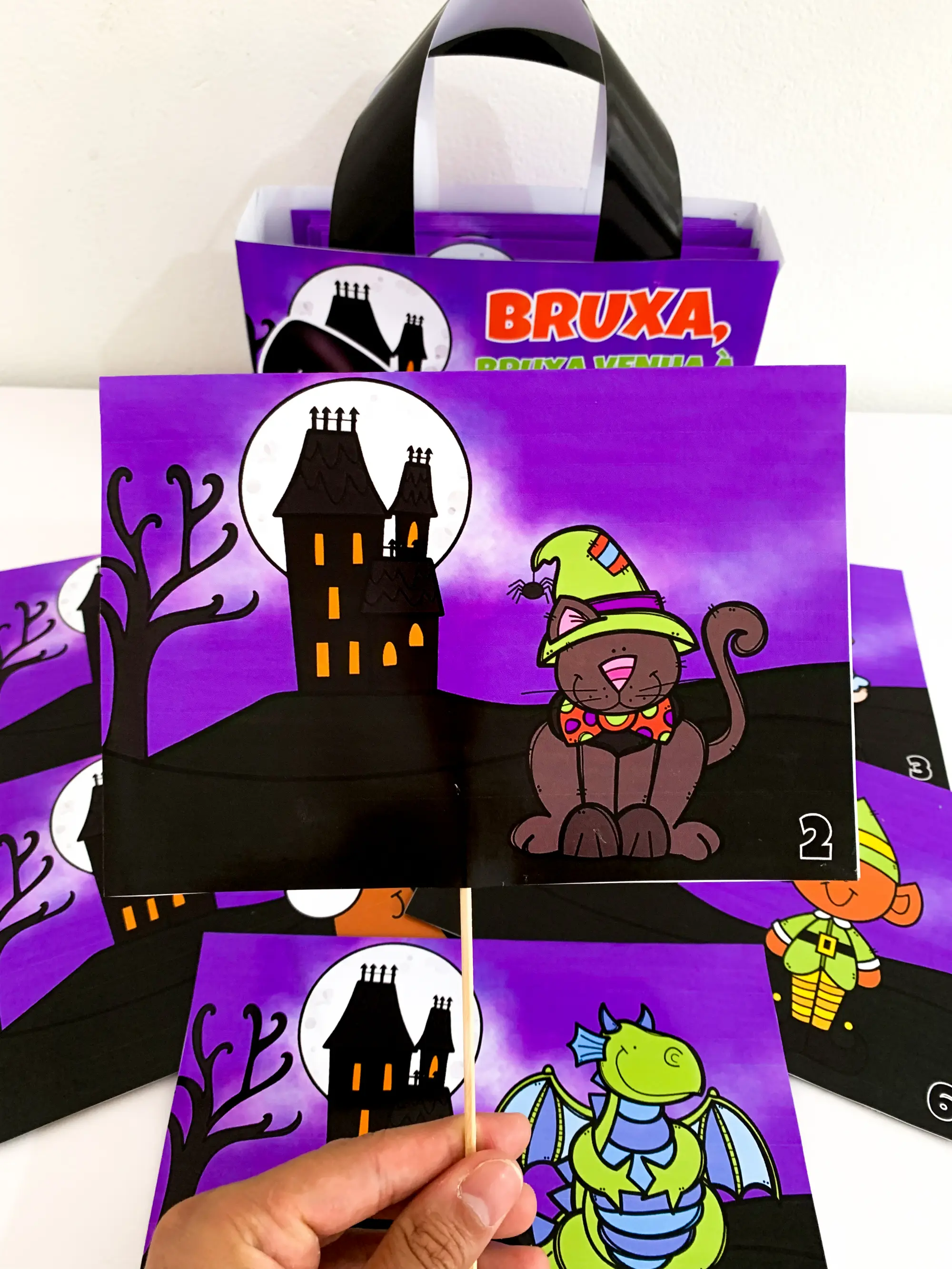 Maleta Bruxa, Bruxa Venha à Minha Festa – História Infantil — amostra 1: Maleta temática de Halloween com 16 fichas…