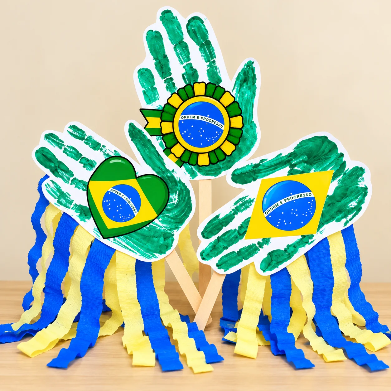 Mãozinha Patriota – Atividade Dia da Bandeira para Imprimir — amostra 1: O que está incluso no material?