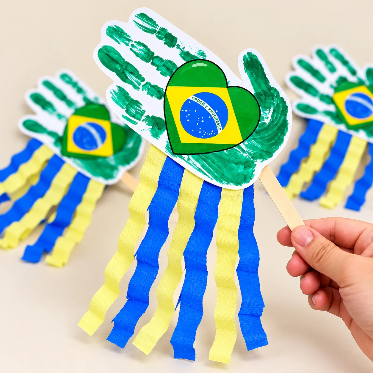 Mãozinha Patriota – Atividade Dia da Bandeira para Imprimir — amostra 2: Como utilizar em sala de aula?
