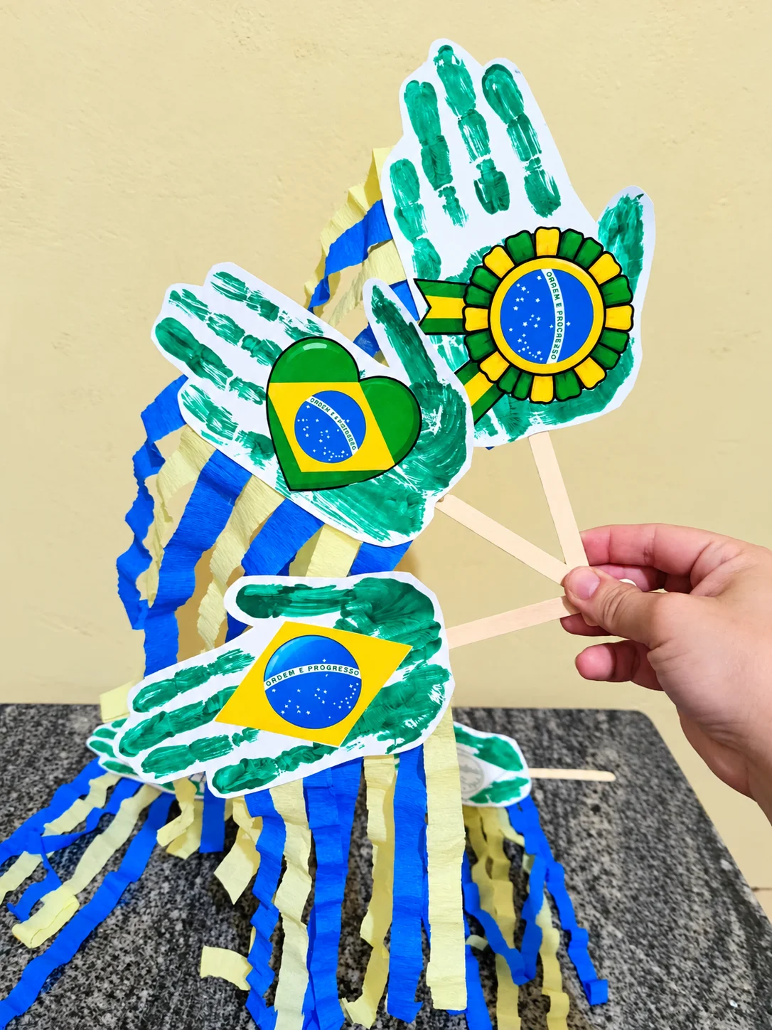 Mãozinha Patriota - Atividade Interativa Dia da Bandeira — amostra 3: Um recurso criativo e interativo para comemorar o Dia…