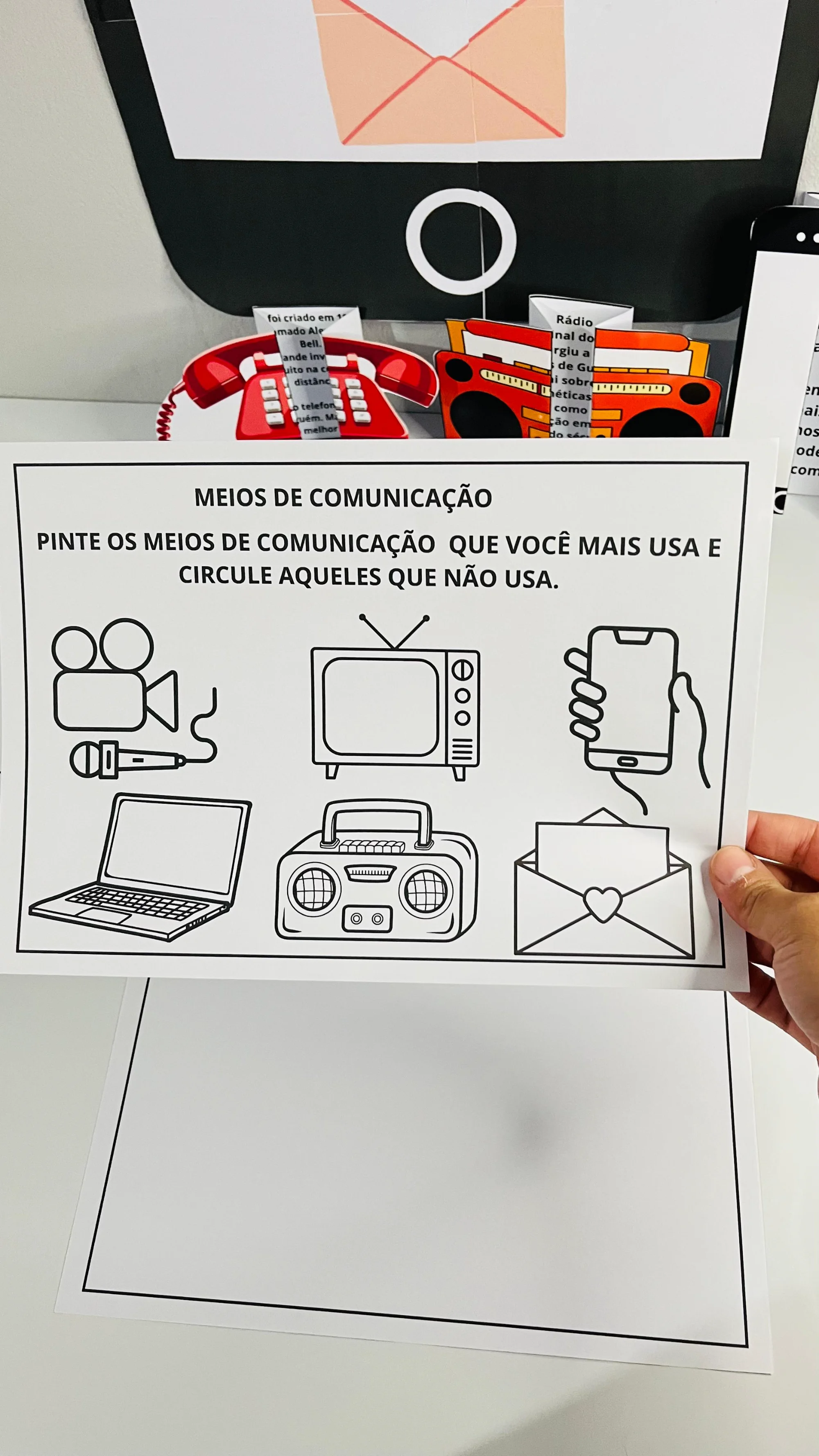 Meios de Comunicação – Recurso Lúdico e Educativo — amostra 5: O material contém: