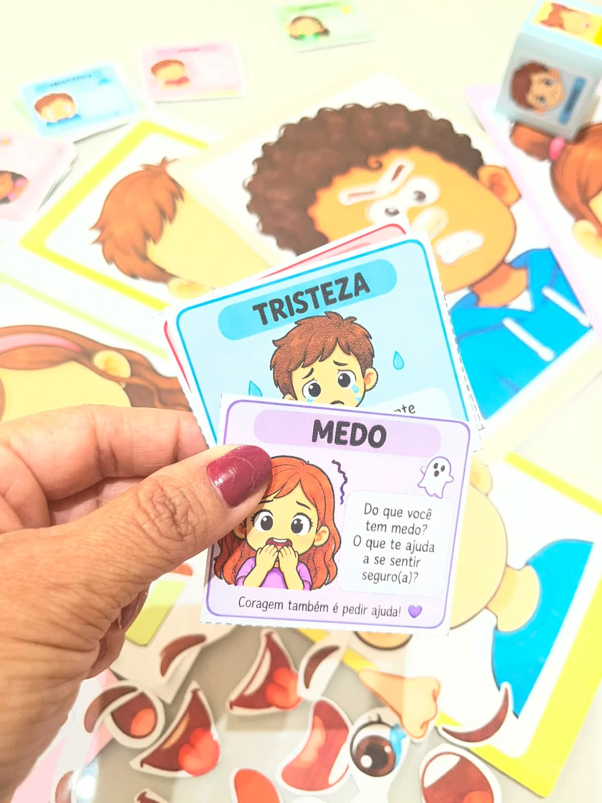 Meu Rosto das Emoções – Educação Infantil — amostra 3: Material lúdico com rostos, peças e cartas para explorar emoções…