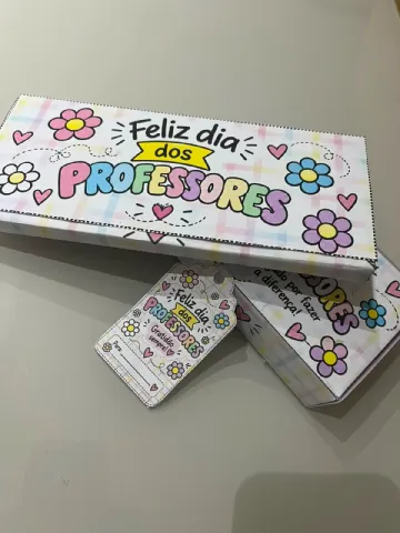 Mimo para o Dia dos Professores - Tags e Embalagem para Chocolate — amostra 2: 🍫 Modelo 1 — Caixa Porta-Kit Kat