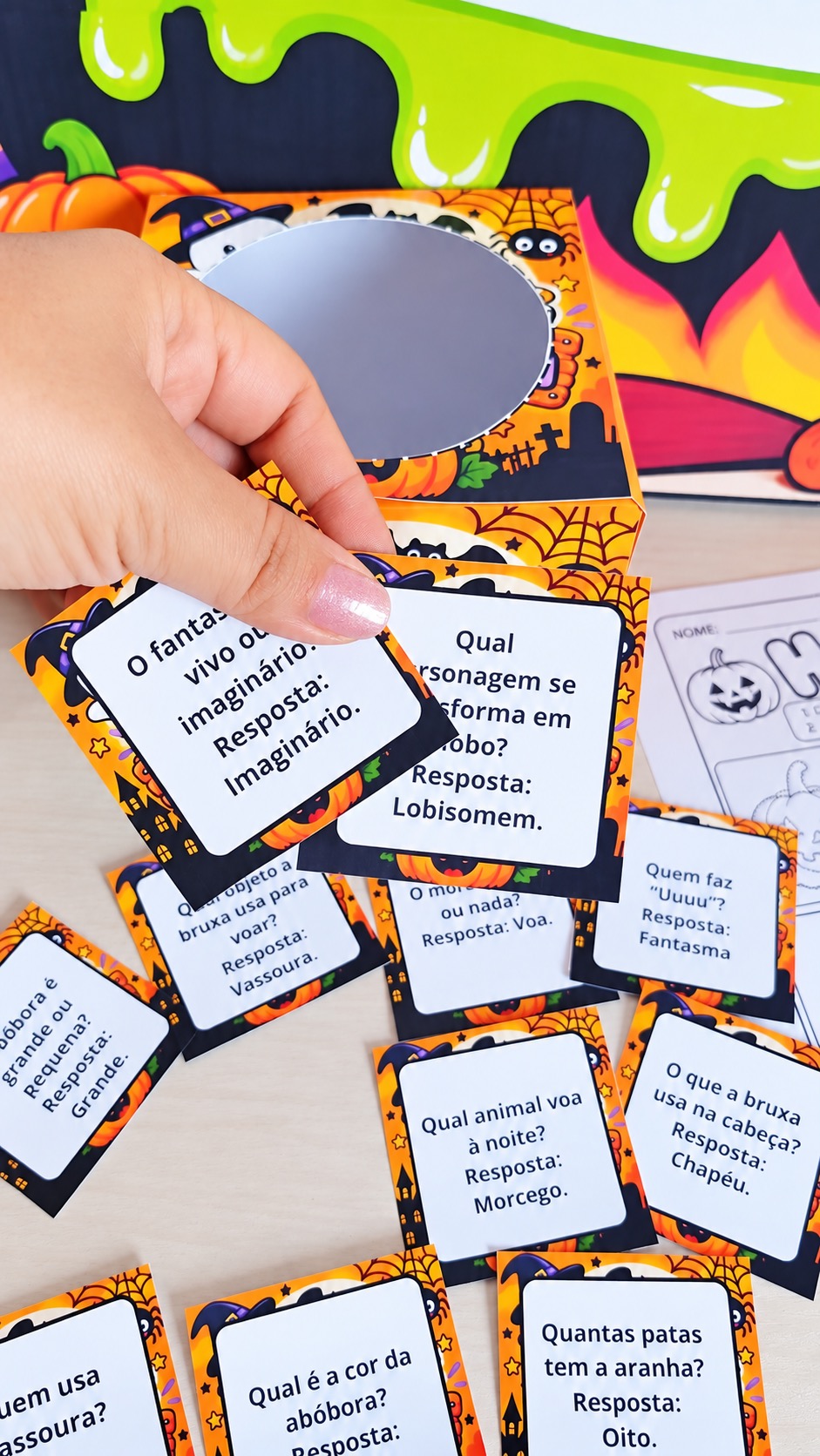 Mini Kit Halloween – Painel Interativo, Atividades e Adivinhas — amostra 1: O material reúne painel ampliado, atividades…