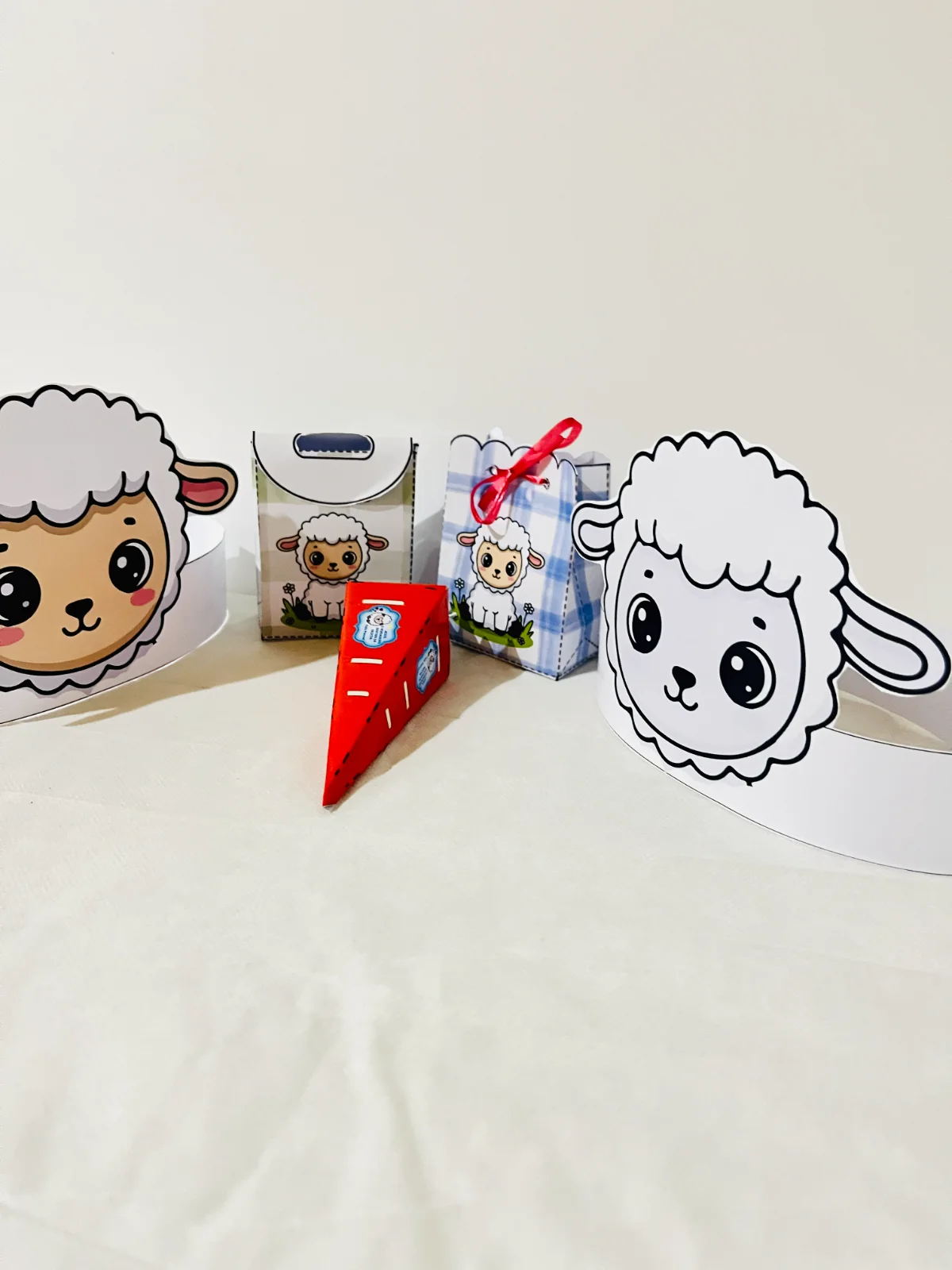Mini Kit Páscoa – Tema Cordeirinho – Material Pedagógico — amostra 1: O kit contém: 2 modelos de sacolinhas 1 cenourinha 1…