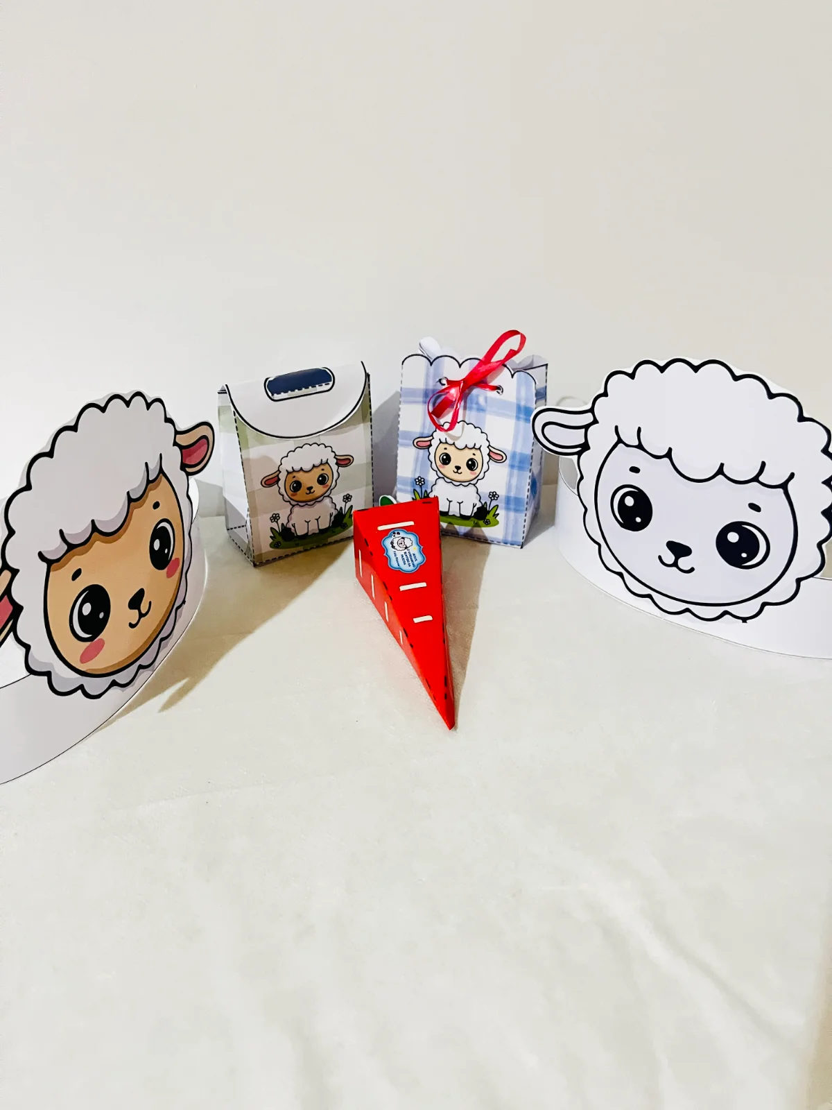 Mini Kit Páscoa – Tema Cordeirinho – Material Pedagógico — amostra 4: O kit contém: 2 modelos de sacolinhas 1 cenourinha 1…