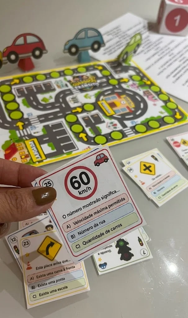 Missão: Trânsito Seguro – Jogo Educativo para Crianças — amostra 2: Jogo educativo sobre trânsito em que as crianças…