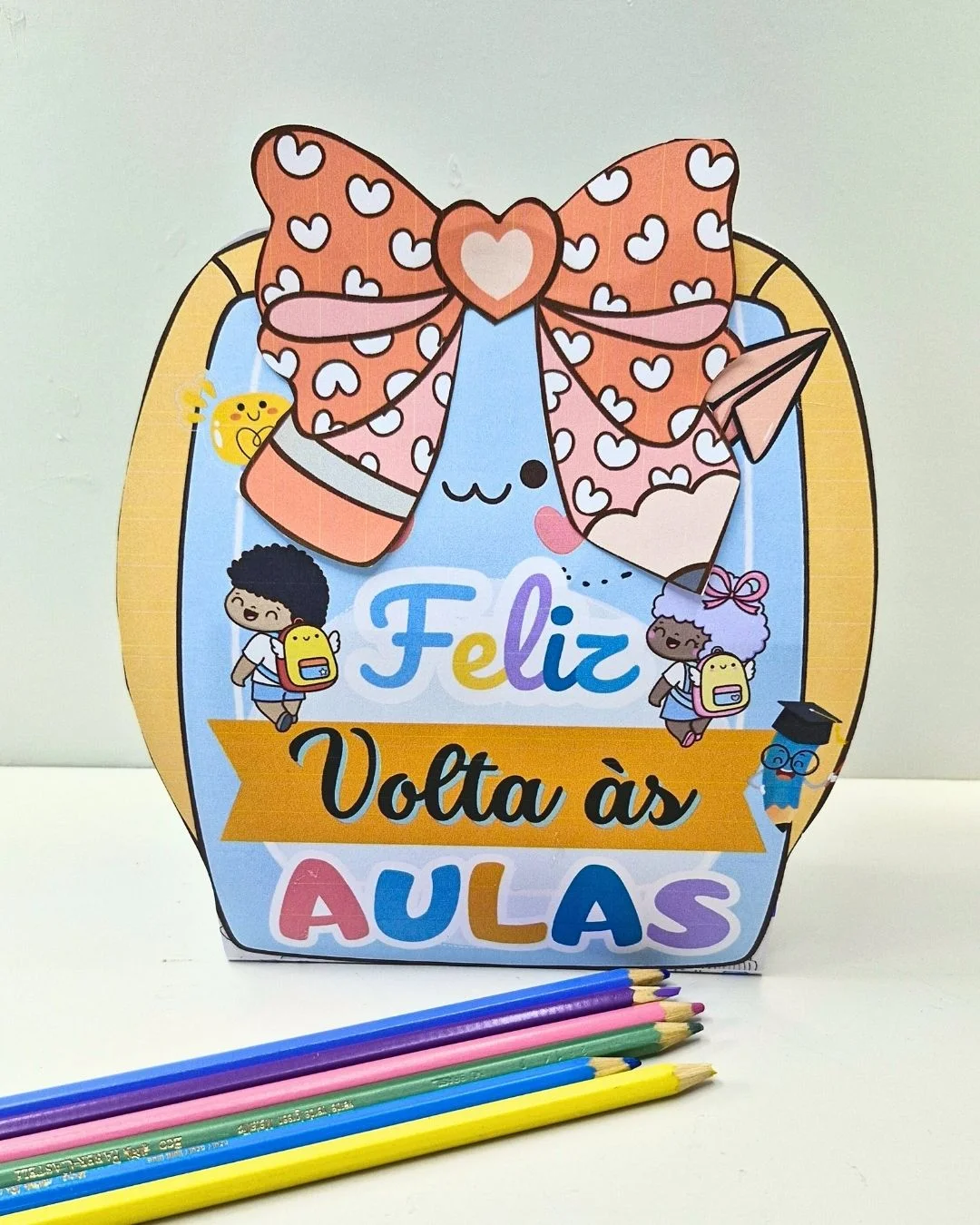 Mochilinha Volta às Aulas com Laço – PDF para Imprimir — amostra 4: A Mochilinha Volta às Aulas com Laço é uma lembrancinha…