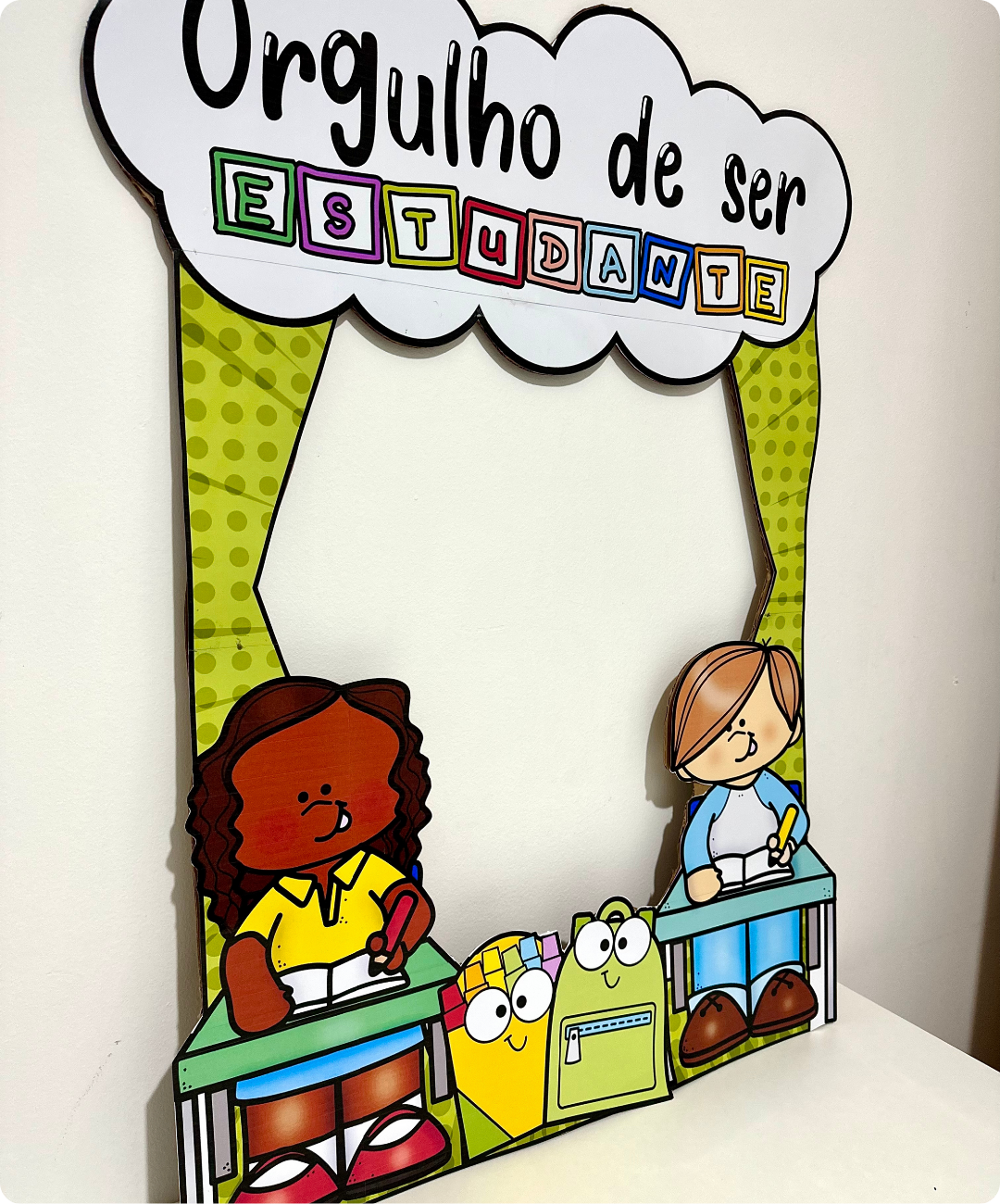 Moldura de Dia do Estudante para imprimir – Infantil e Anos Iniciais — amostra 4: Para quais turmas é indicado
