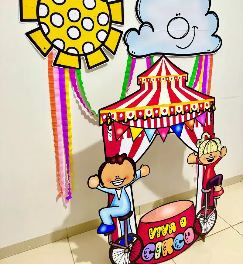 Moldura Dia do Circo gigante em PDF para fotos na escola — amostra 2: O que vem no material