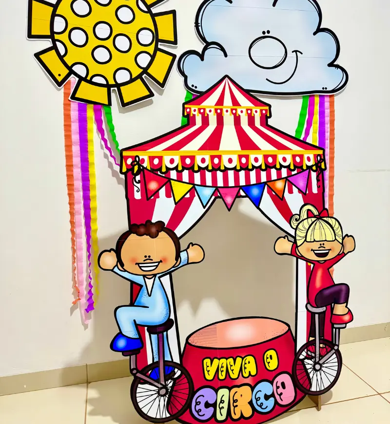 Moldura Dia do Circo gigante em PDF para fotos na escola — amostra 3: Como usar em sala de aula