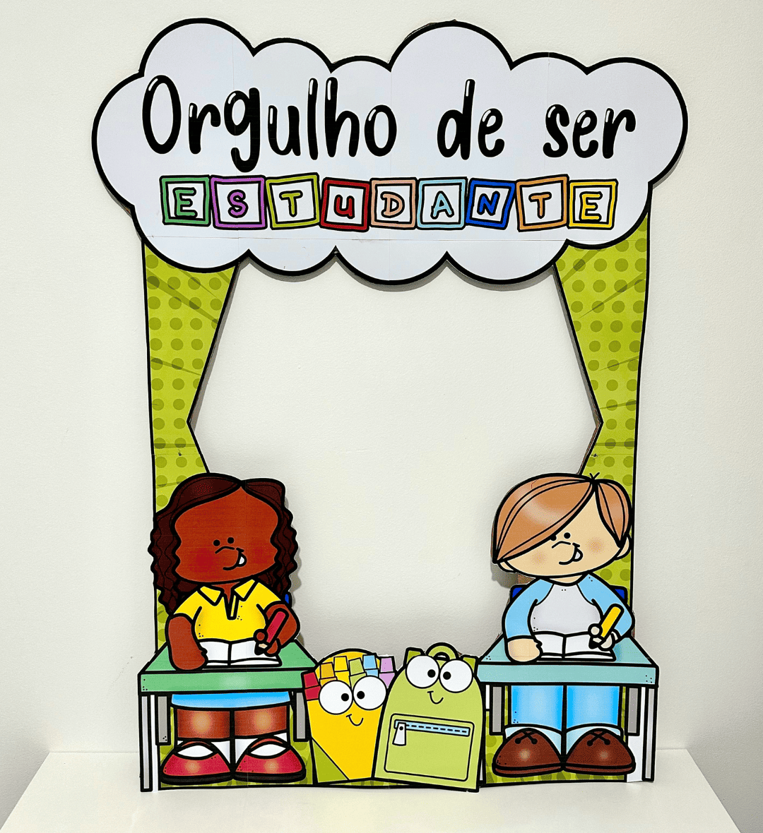 Moldura Dia do Estudante: Orgulho de Ser Estudante — Datas comemorativas para Educação Infantil: Valorize o Dia do…