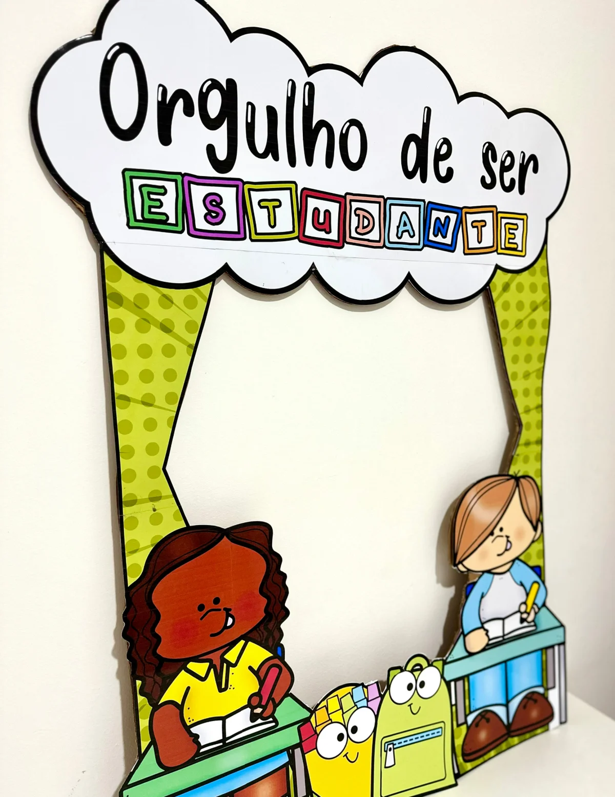 Moldura para Foto – Dia do Estudante – PDF para Imprimir — amostra 4: Registre momentos inesquecíveis com uma linda Moldura…