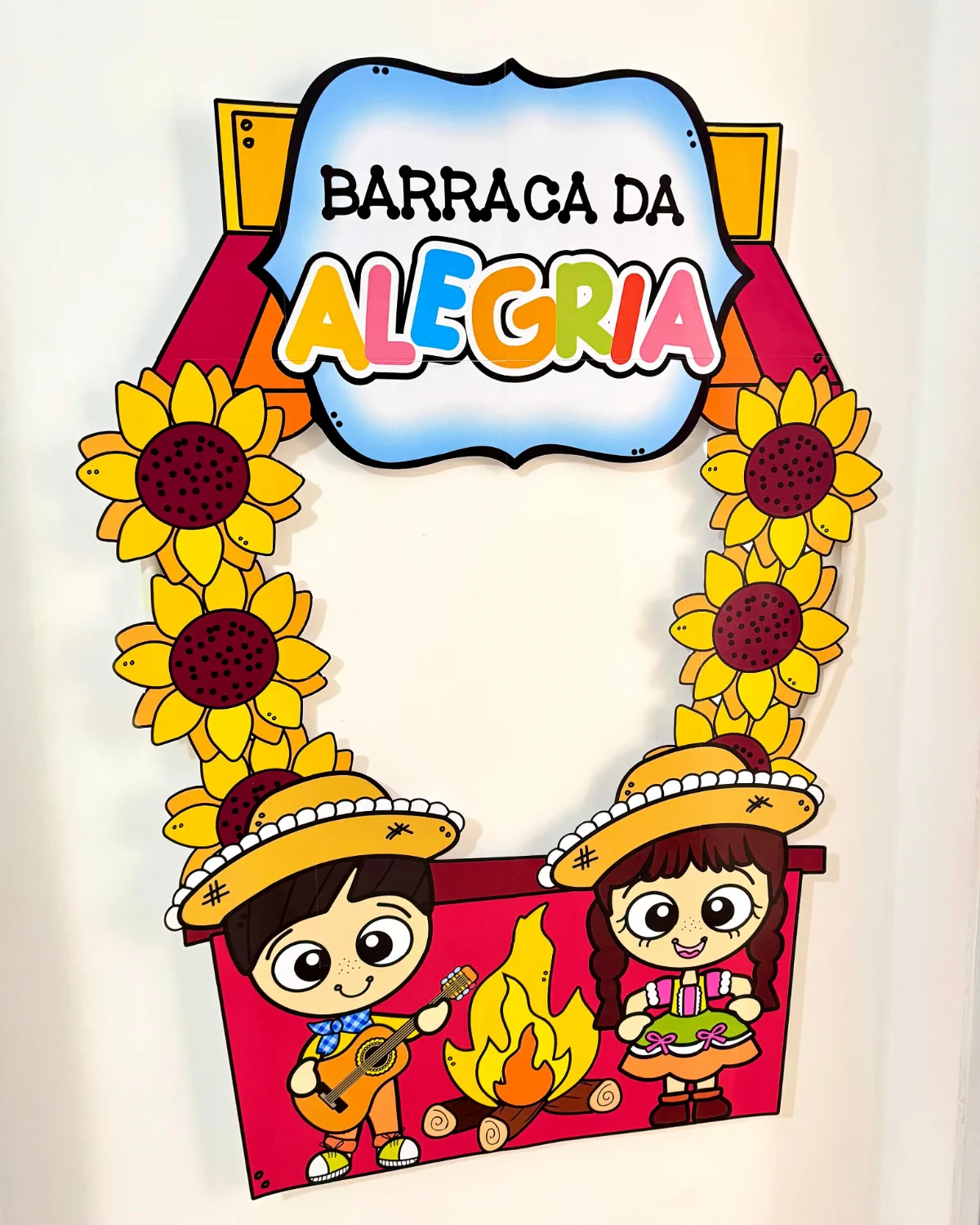 Moldura para Fotos Festa Junina – Painel Decorativo para Fotos — amostra 1: Moldura temática de Festa Junina ampliada e…