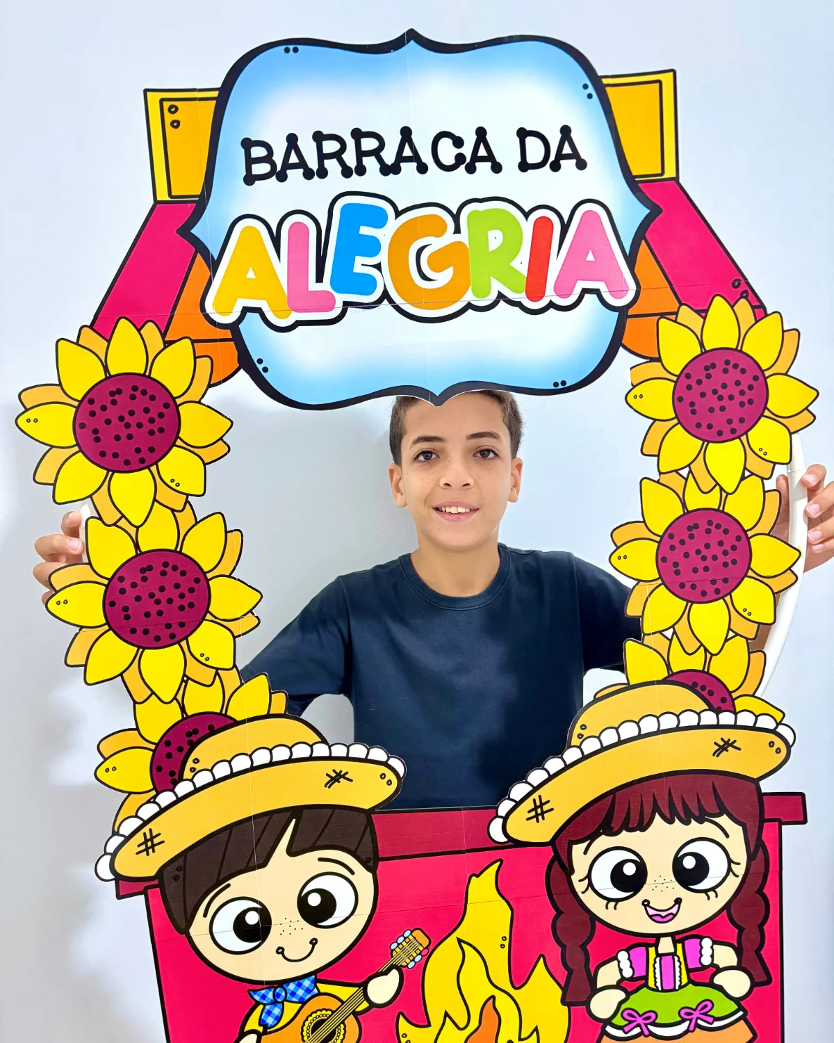 Moldura para Fotos Festa Junina – Painel Decorativo para Fotos — amostra 4: Moldura temática de Festa Junina ampliada e…