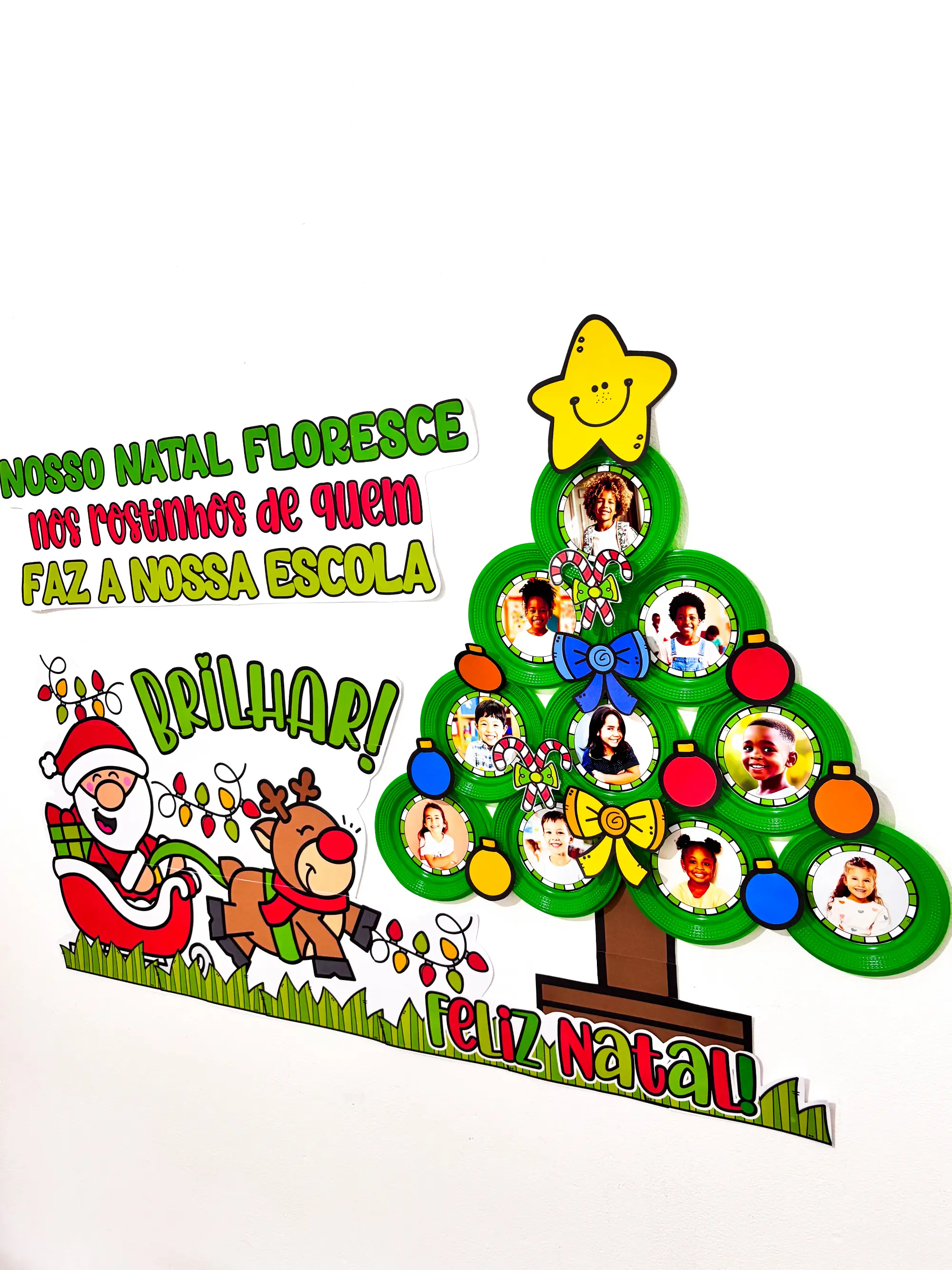 Mural de Natal com Fotos dos Alunos, em PDF — amostra 3: Decore a escola com um mural natalino personalizado, árvore 3D com… Mural de Natal com Fotos dos Alunos, em PDF — amostra 3: Decore a escola com um mural natalino personalizado, árvore 3D com…