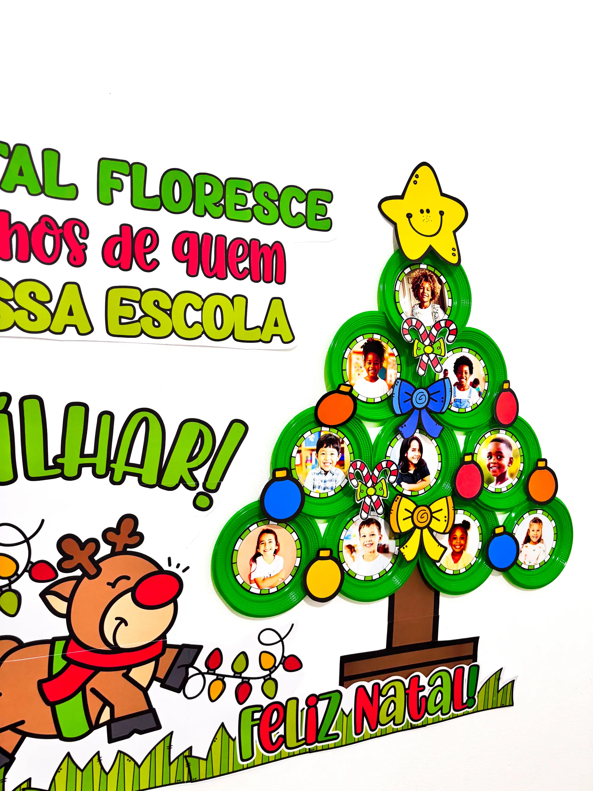 Mural de Natal com Fotos dos Alunos, em PDF — amostra 5: Decore a escola com um mural natalino personalizado, árvore 3D com… Mural de Natal com Fotos dos Alunos, em PDF — amostra 5: Decore a escola com um mural natalino personalizado, árvore 3D com…
