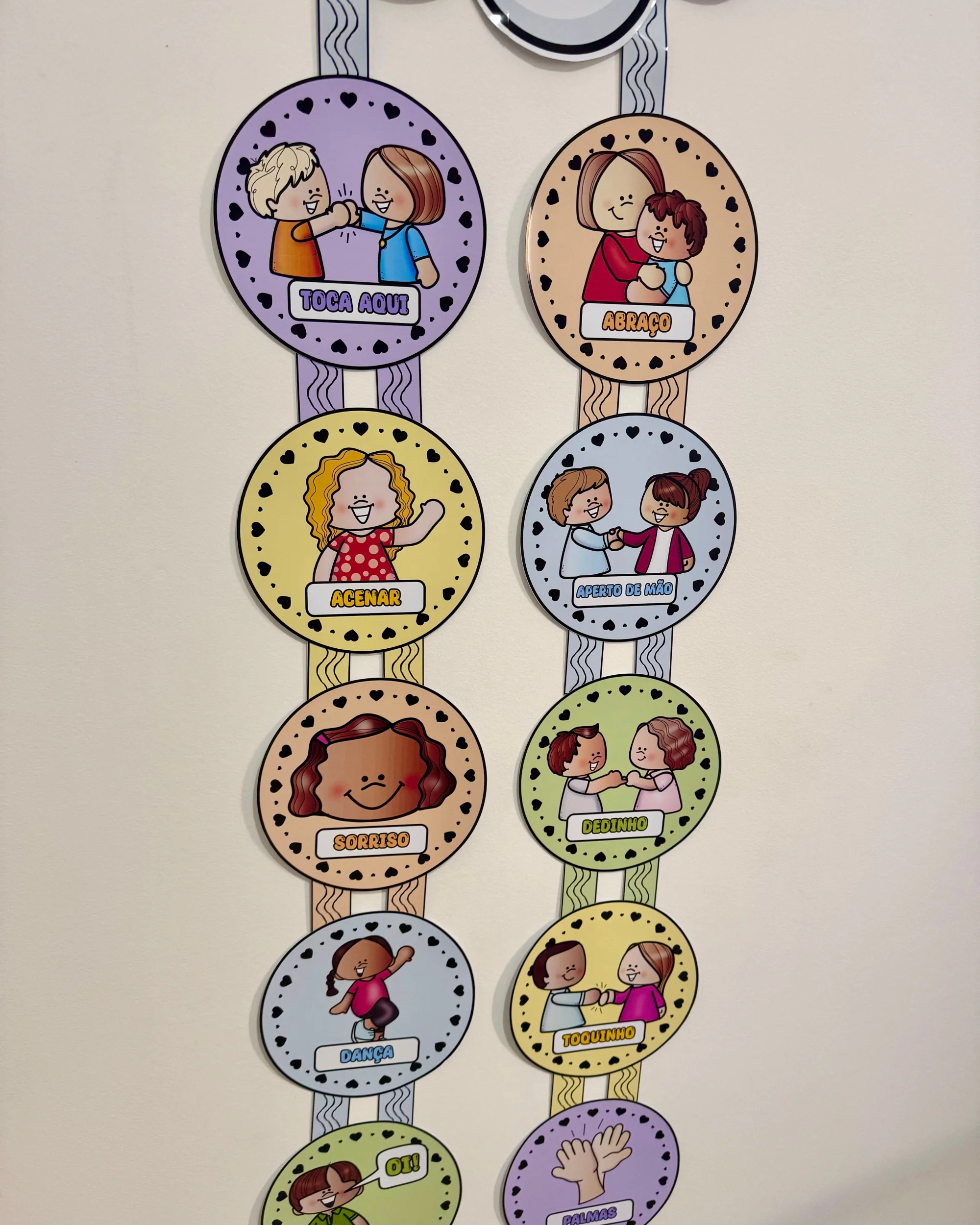 Mural Nossos Cumprimentos Educação Infantil e Ensino Fundamental — amostra 2: O Mural Nossos Cumprimentos é um recurso… Mural Nossos Cumprimentos Educação Infantil e Ensino Fundamental — amostra 2: O Mural Nossos Cumprimentos é um recurso…