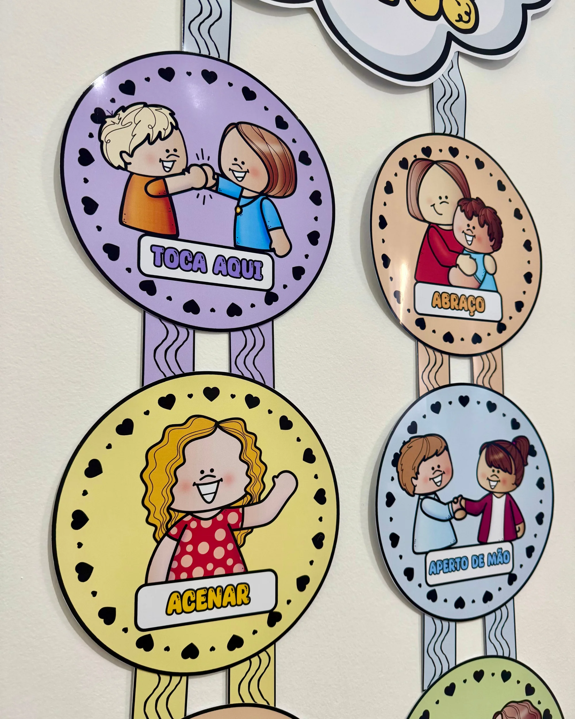 Mural Nossos Cumprimentos Educação Infantil e Ensino Fundamental — amostra 3: O Mural Nossos Cumprimentos é um recurso… Mural Nossos Cumprimentos Educação Infantil e Ensino Fundamental — amostra 3: O Mural Nossos Cumprimentos é um recurso…