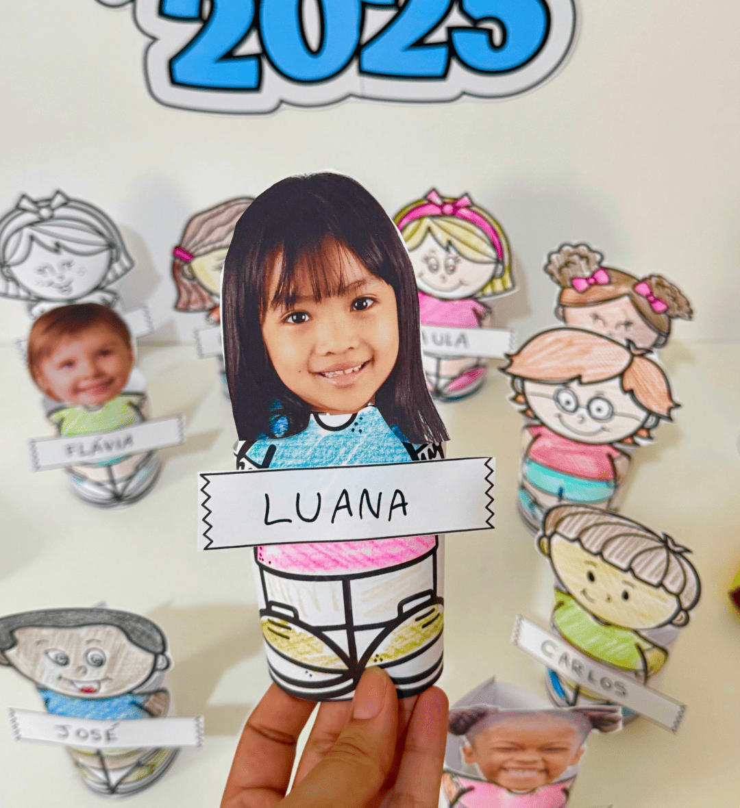 Nossa Turma 3D 2025: Bonequinhos para Colorir e Crachá de Mesa — amostra 1: Nossa Turma 3D 2025: uma produção com a…