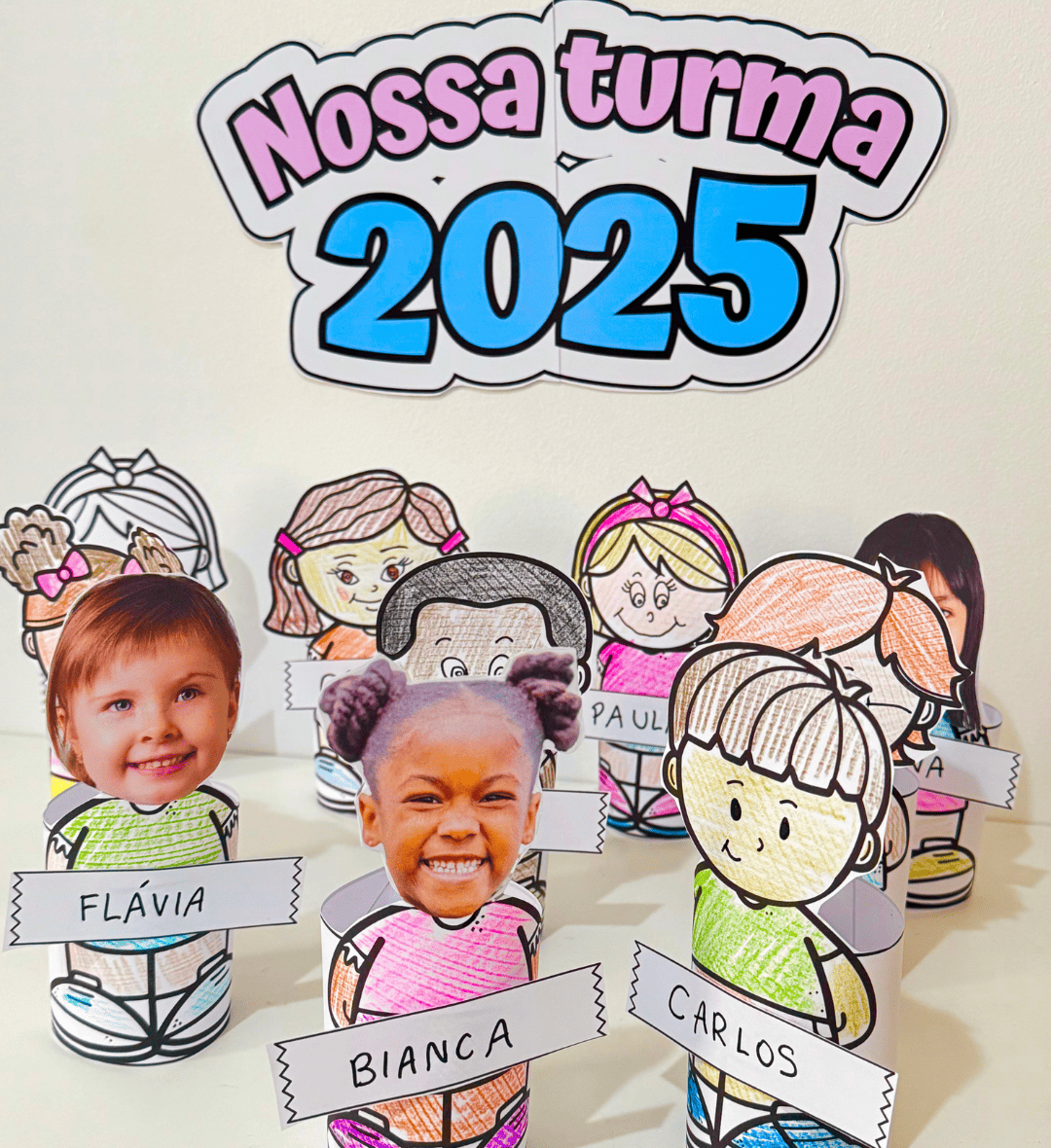 Nossa Turma 3D 2025: Bonequinhos para Colorir e Crachá de Mesa — amostra 5: Com personagens 3D para colorir, o PDF Nossa…